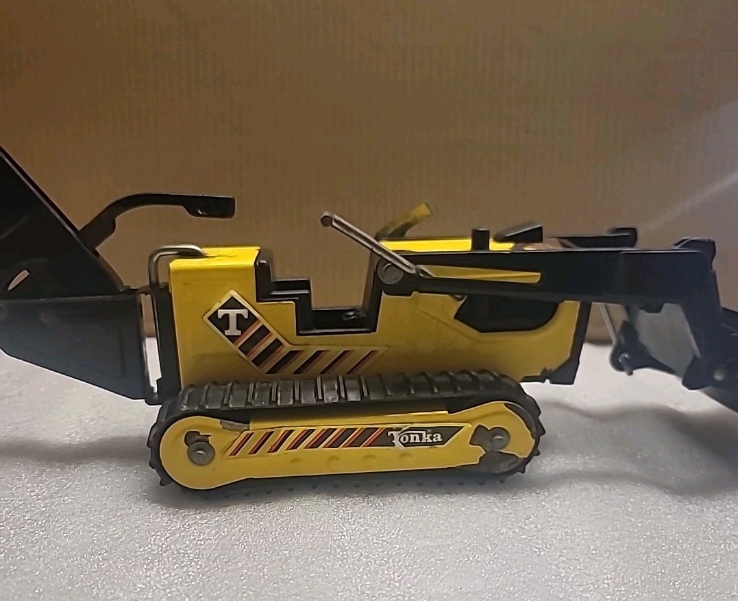 Vintage Pressed Steel TONKA TRENCHER BACKHOE Front Track Loader Rubber Track 70s