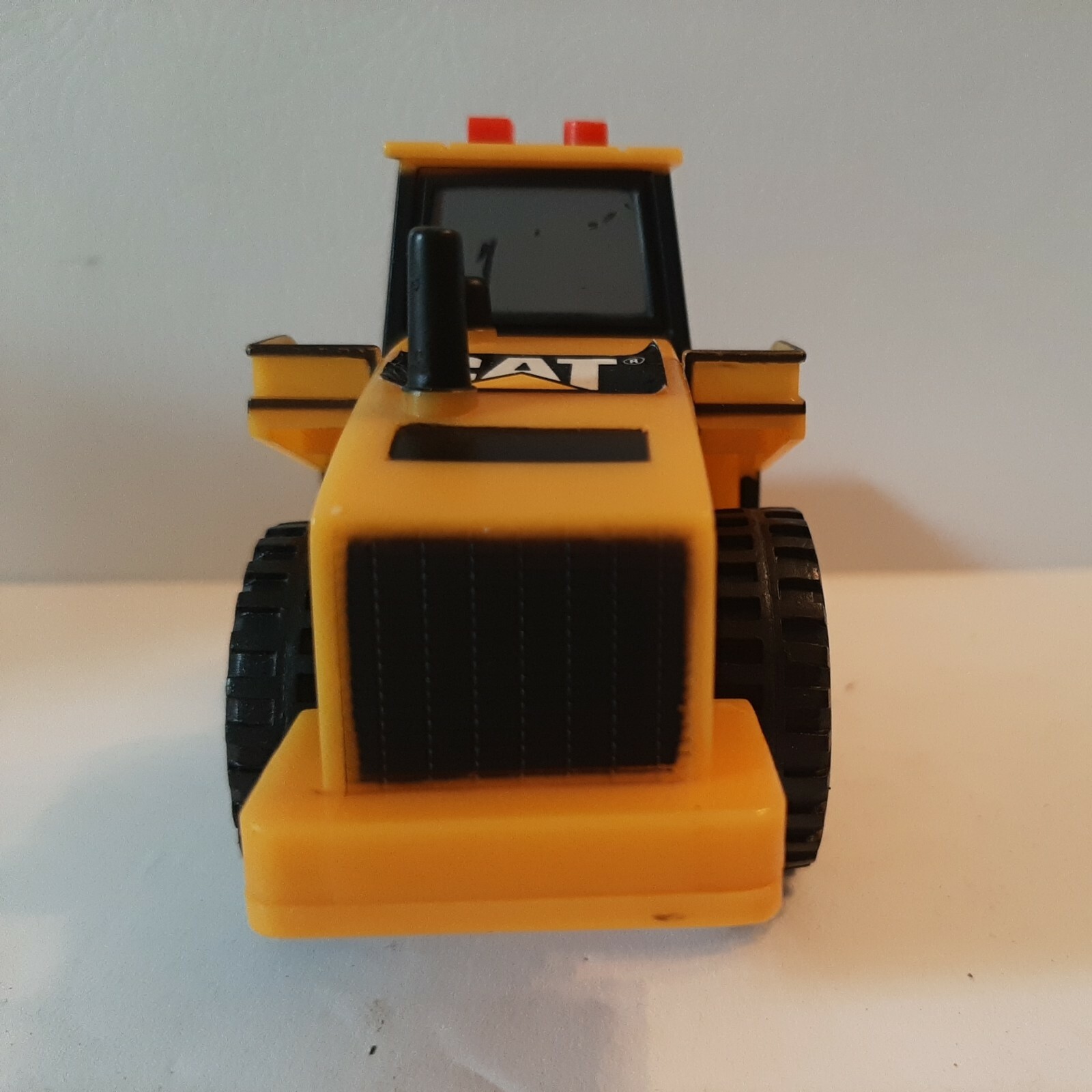 Caterpillar CAT Front End Loader Truck Toy Yellow 1990’s Bulldozer