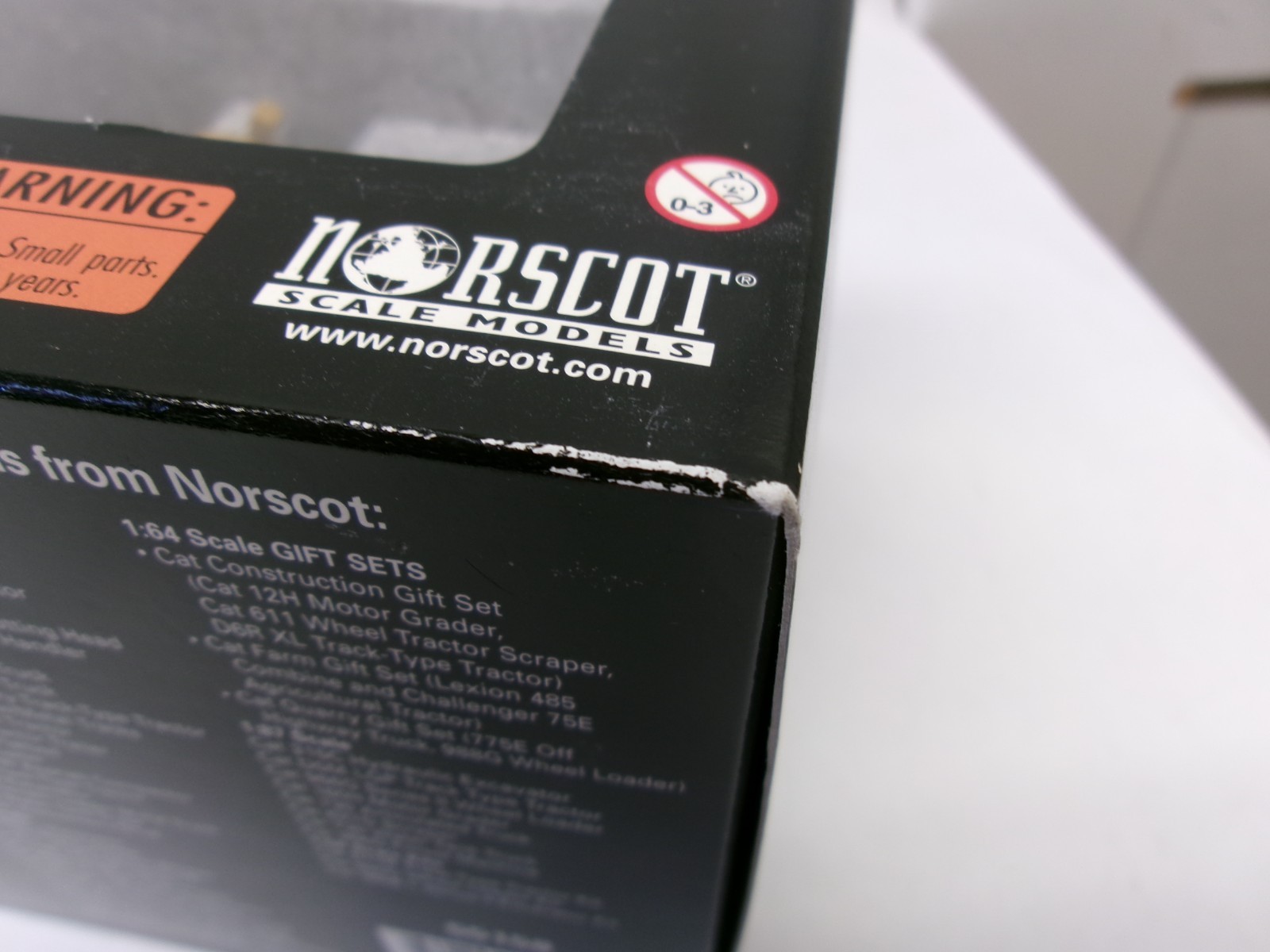 NORSCOT 1:50 scale CAT D10T TRACK TYPE TRACTOR (55158)