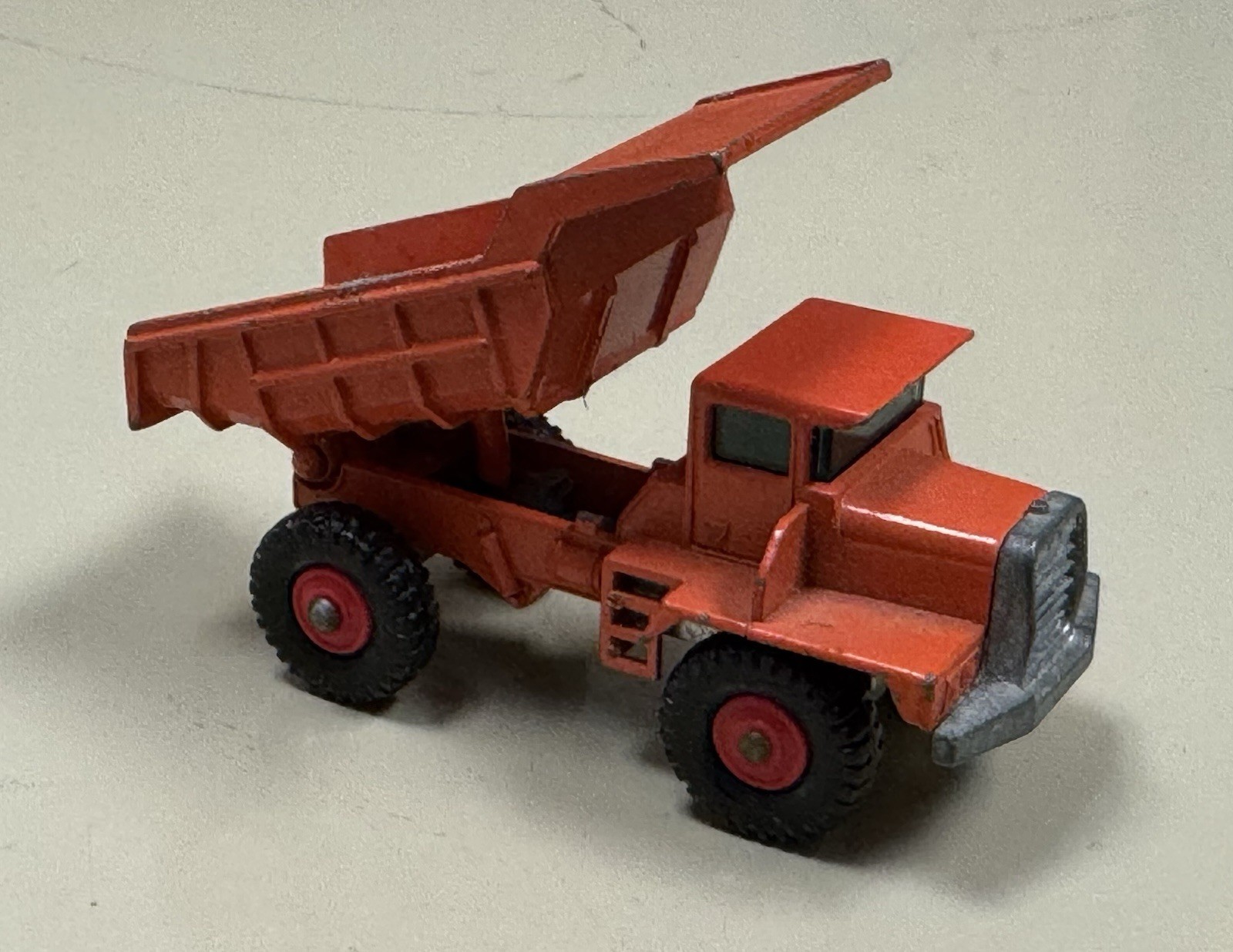 Matchbox Series Mack Dump Truck No. 25 Diecast 1:64 Orange Construction Vehicle