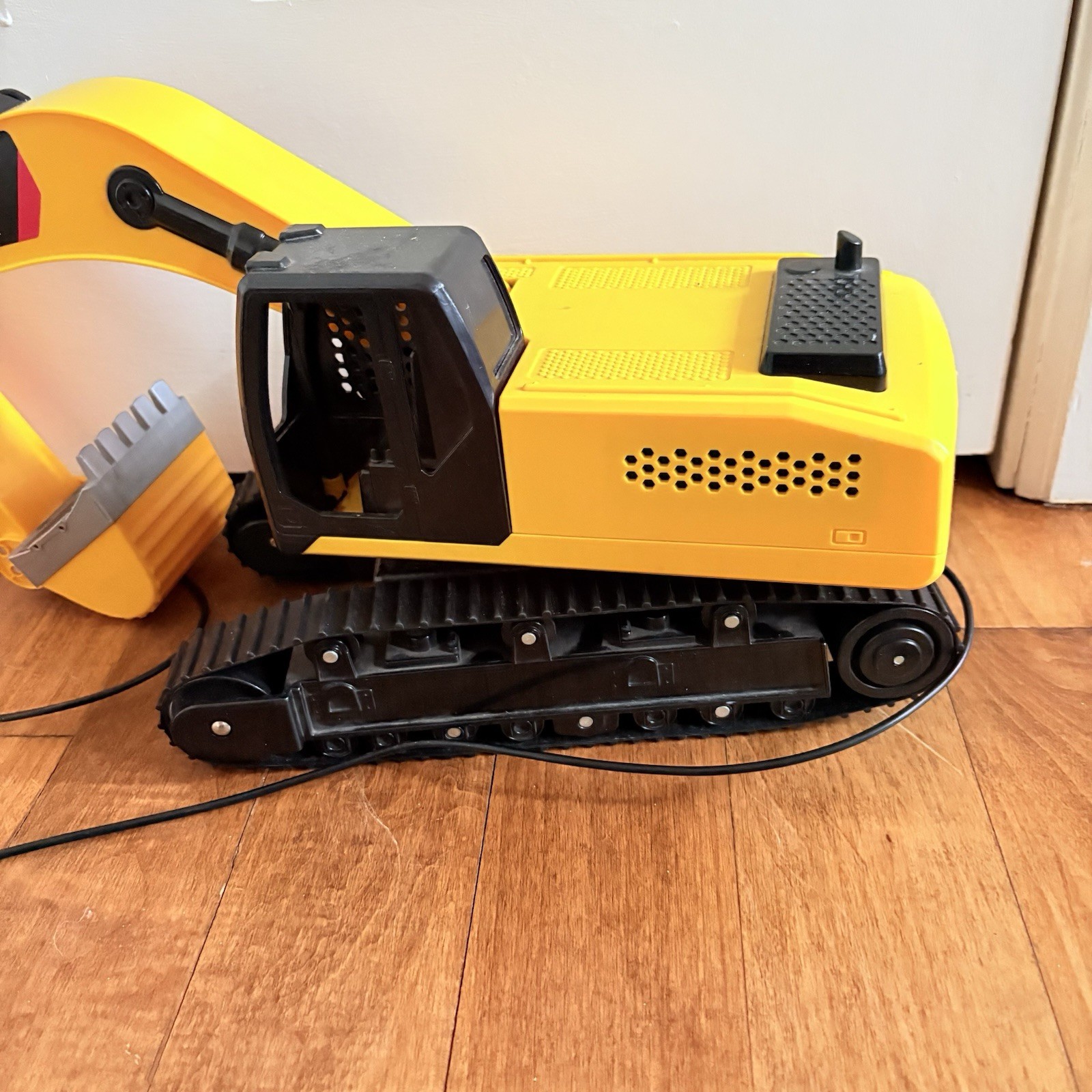 Toy State vintage plastic Caterpillar CAT wired Remote Control Excavator sounds