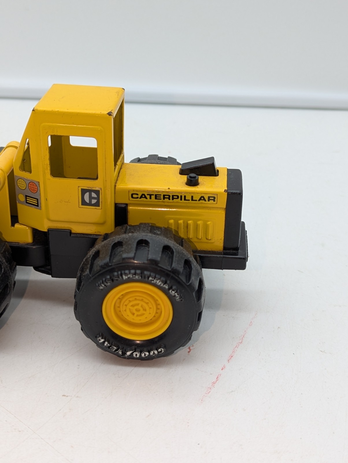 VTG 1986 Remco Caterpillar Front Loader Bucket Yellow and Black Tractor Truck