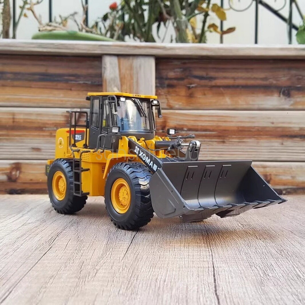 For 1/35 Scale XGMA Wheel loader Diecast Model Toy Gift Collection IN BOX