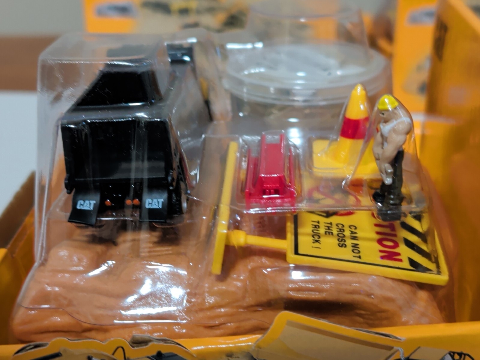 Diecast Masters 1:87 (HO) CAT Dump Truck