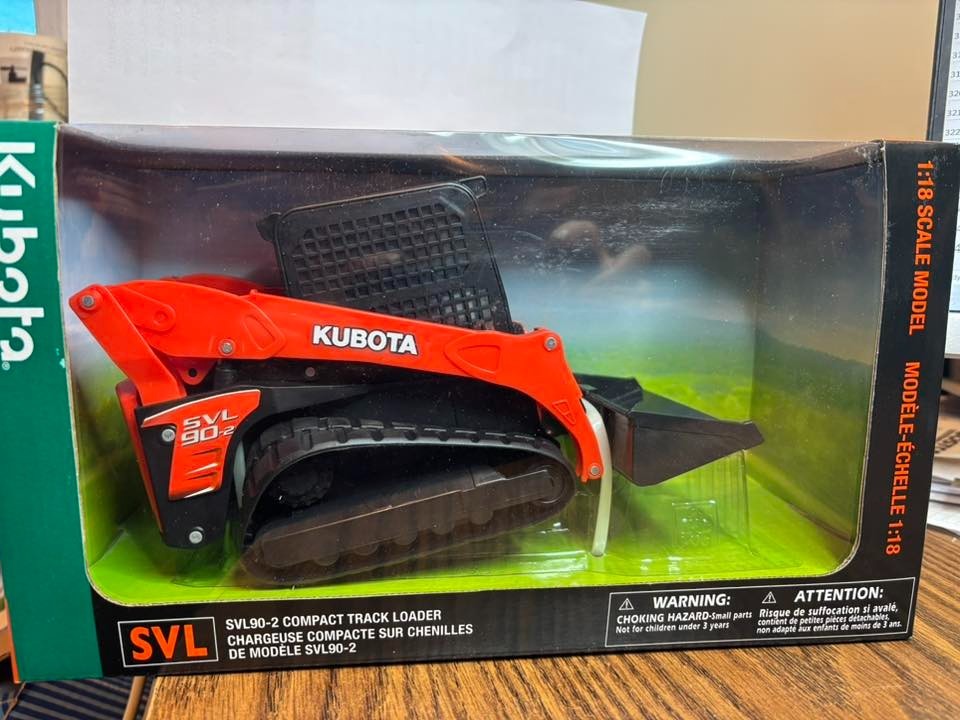 New-Ray Toys 1:18 Scale Kubota Compact Track Loader SVL90 33173