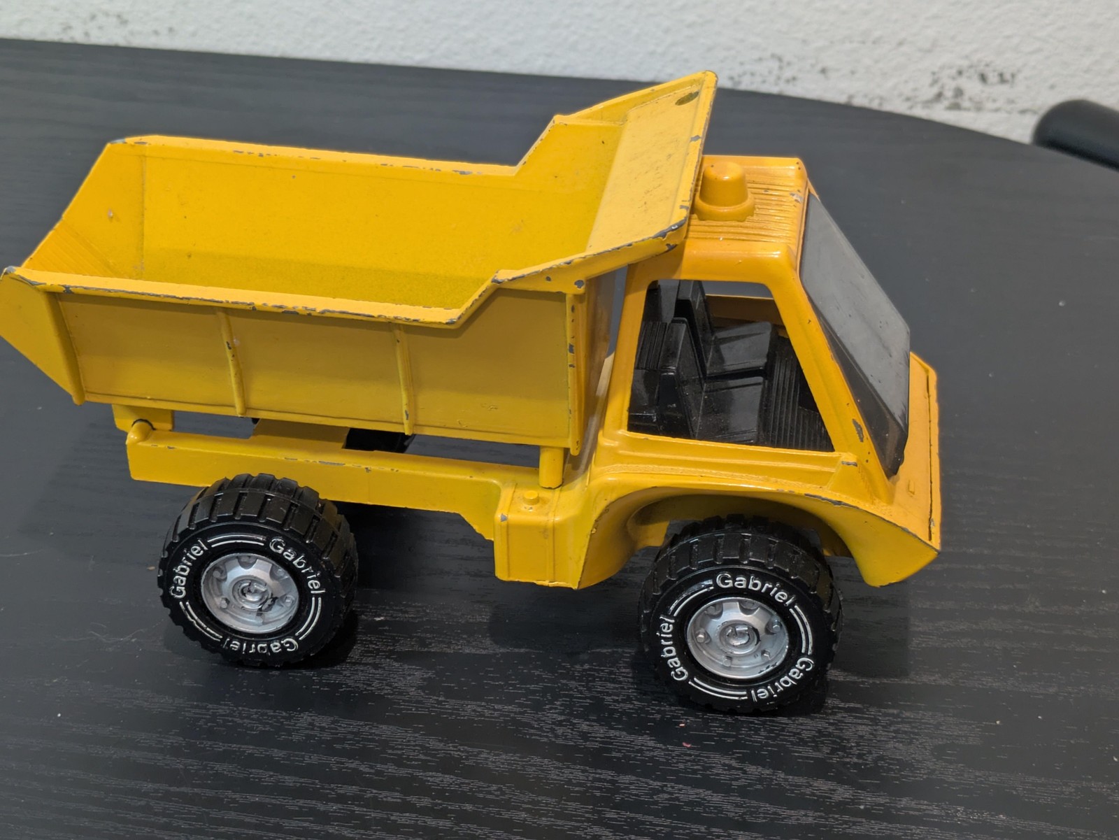 Vintage Gabriel Pressed Steel Dump Truck Toy Yellow Construction USA 1975