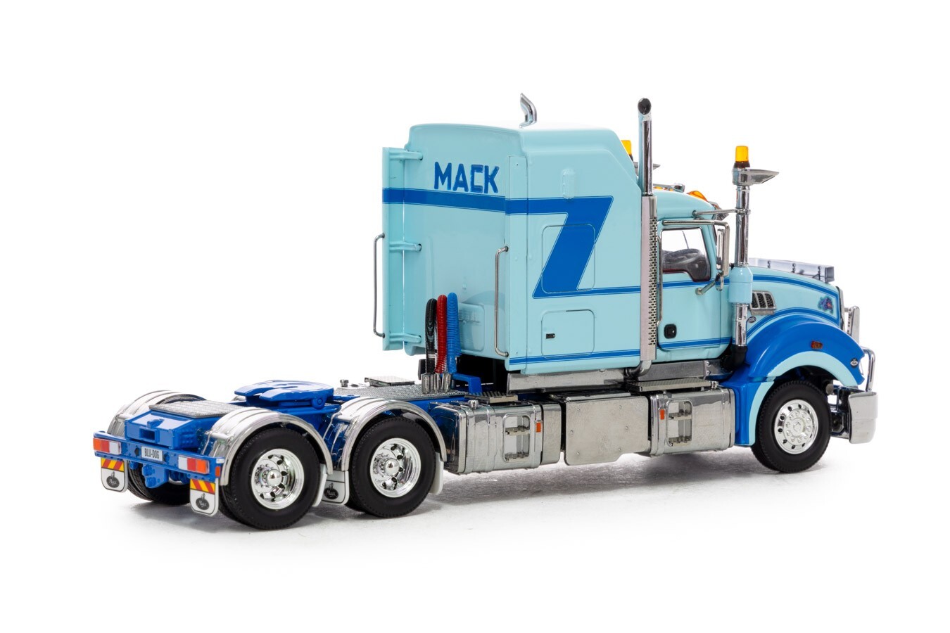 Mack Super-Liner Late Edition – Light Blue – Drake 1:50 Scale Model #Z01511 New