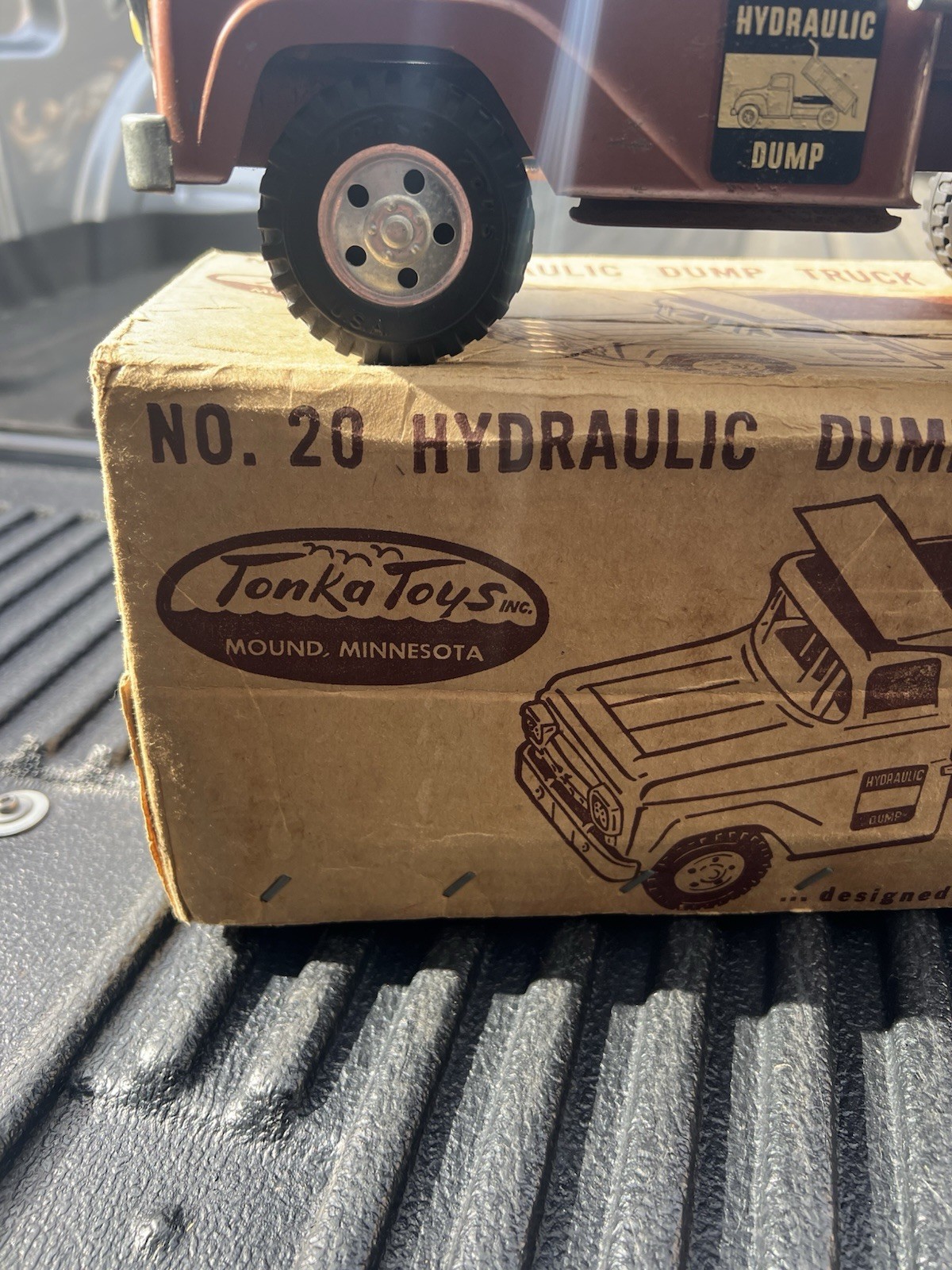 Vintage 1958 Tonka hydraulic dump Truck #20 original condition w play wear & box