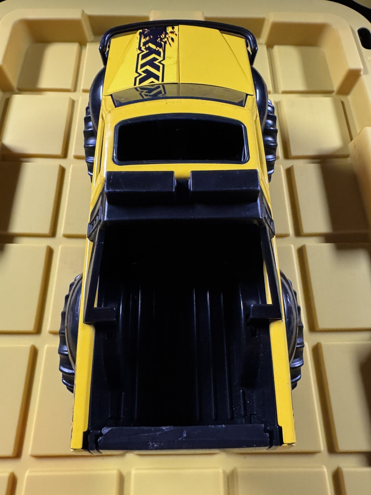 Tonka – Steel Classics – 4×4 Pickup Truck – Yellow and Black