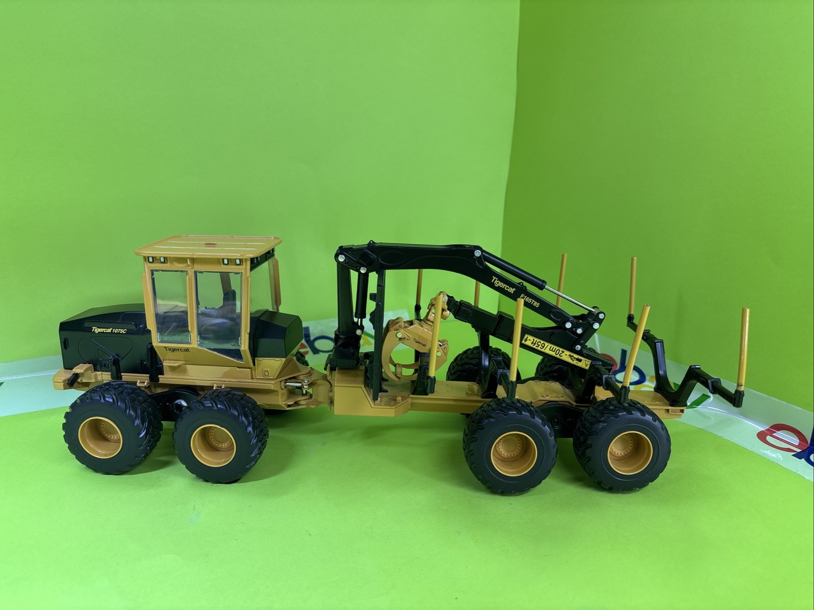 1/32 Tigercat 1075C Articulating Truck W/Tigercat F165T85 Articulating Loader