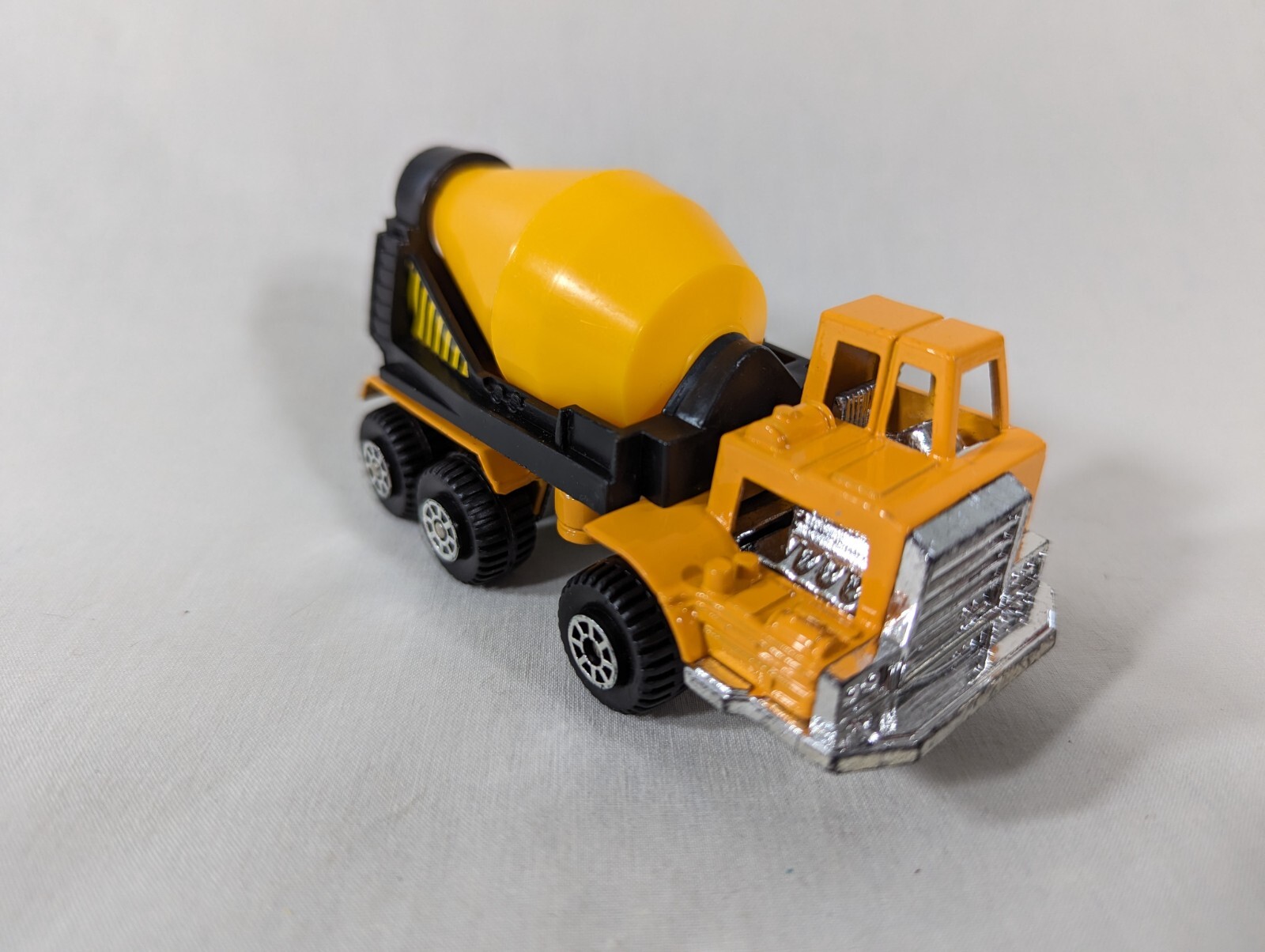 TOOTSIE TOY Construction Equipment Cement Mixer Truck Yellow 4″ Diecast USED
