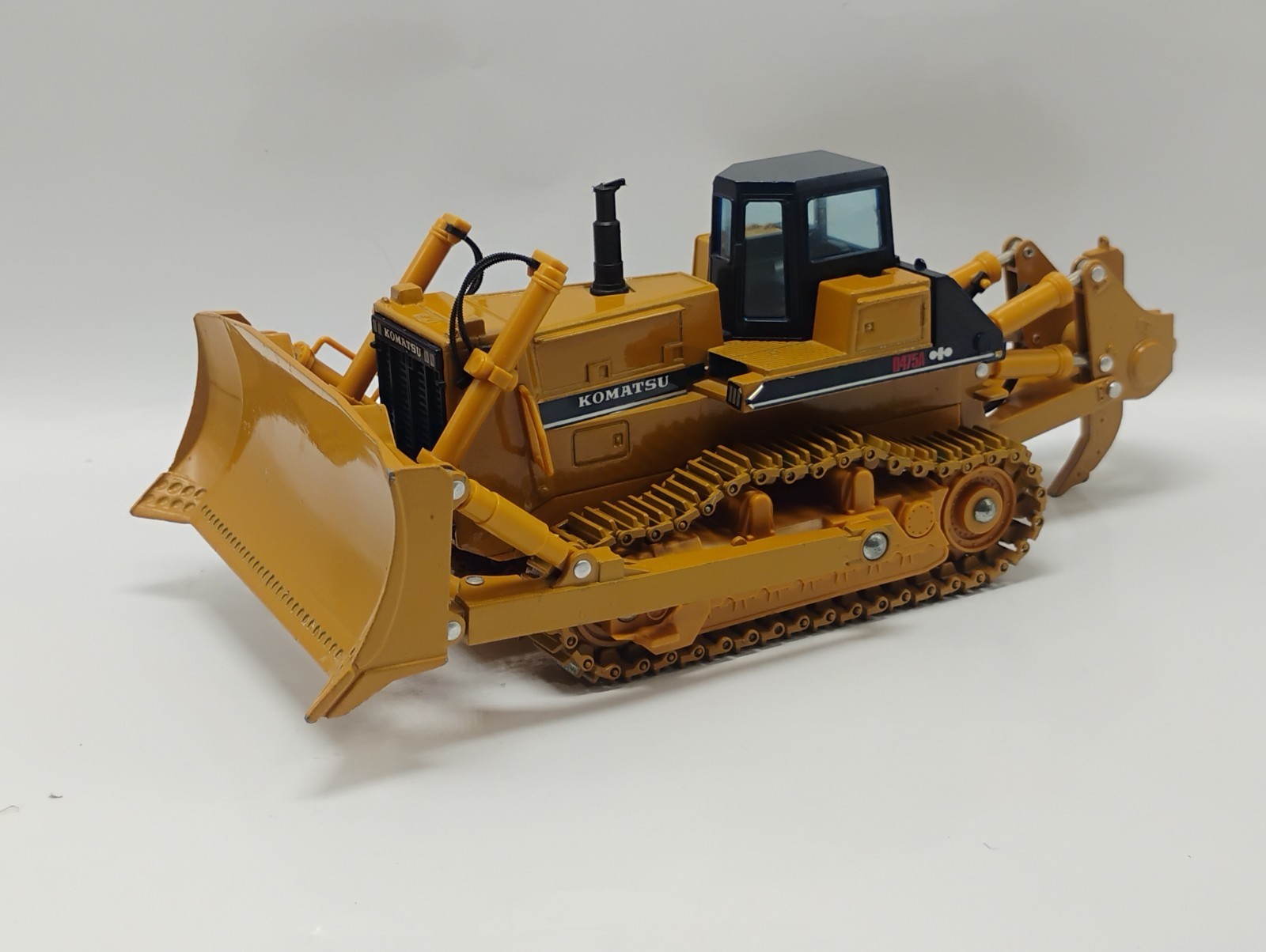 Shinsei 1:50 Scale Komatsu D475A Dozer Bulldozer w/ Metal Tracks Made In Japan