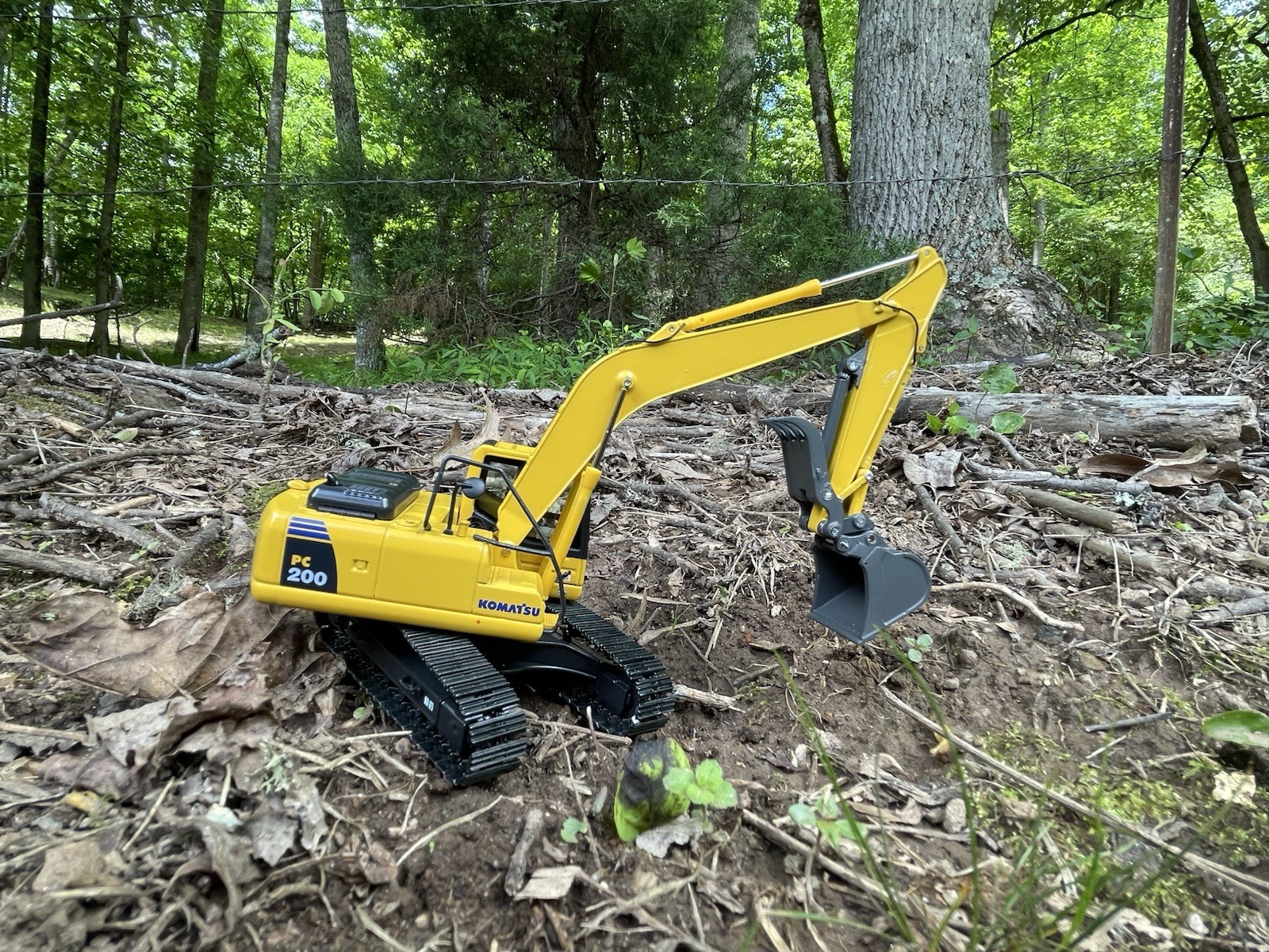 Komatsu PC200-8 Excavator w/ Case 1:50 Diecast Metal Construction Model