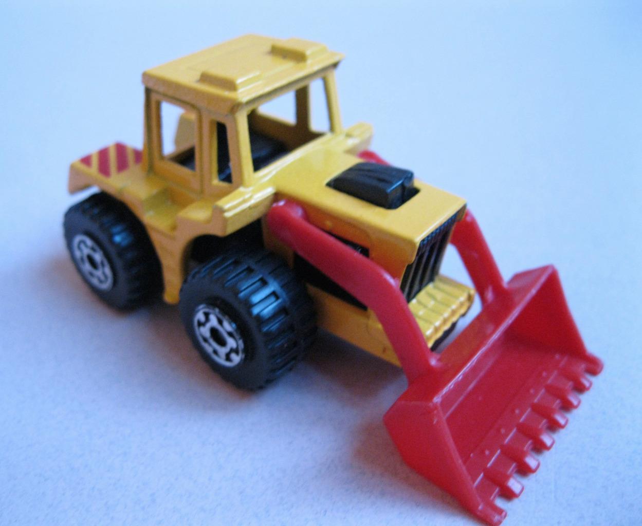 1976 MATCHBOX LESNEY SUPERFAST #29 SHOVEL NOSE TRACTOR Scoop Loader RED BUCKET
