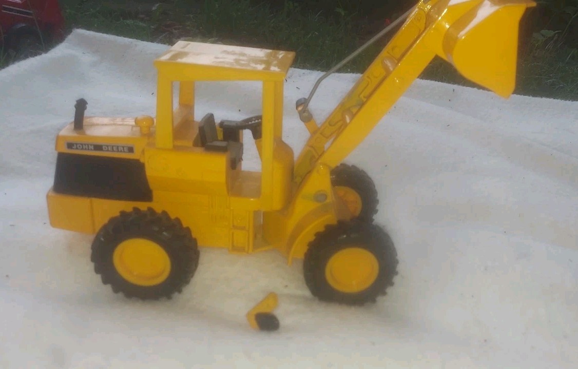 Ertl John Deere Front End Loader Diecast 1:16