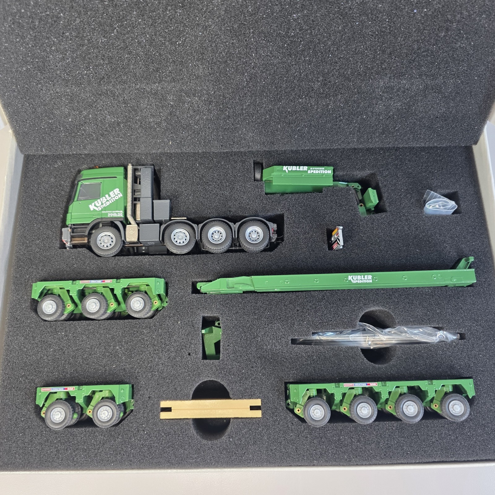 Conrad #40125 Kubler Spedition MB Actros Scheuerle-Noteboom 2 + 3 + 4 Axle 1:50