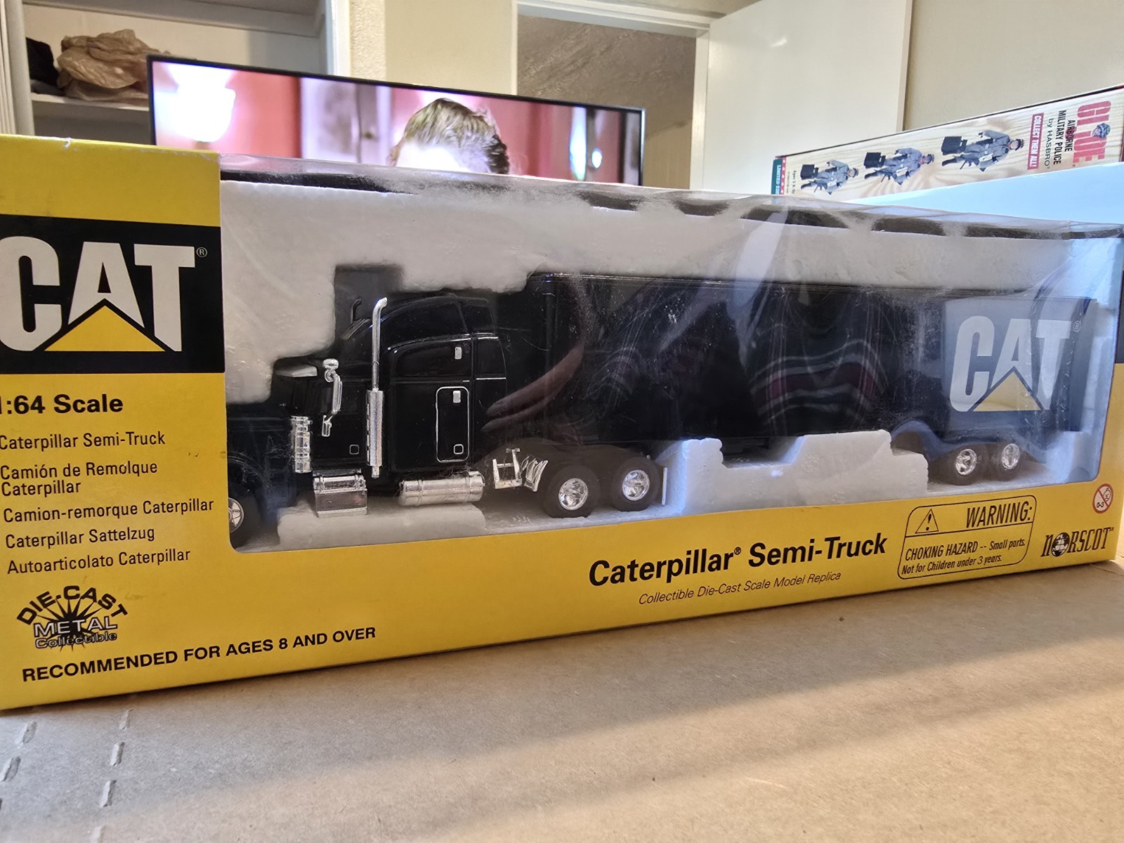 CAT DIE CAST 1:64 TRACTOR TRAILER CATERPILLAR SEMI-TRUCK 55054