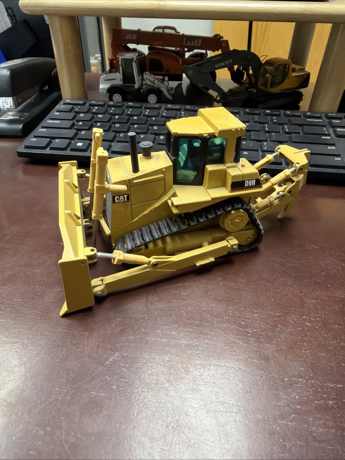 1:50 Caterpillar Cat D9R Dozer with Ripper – NZG