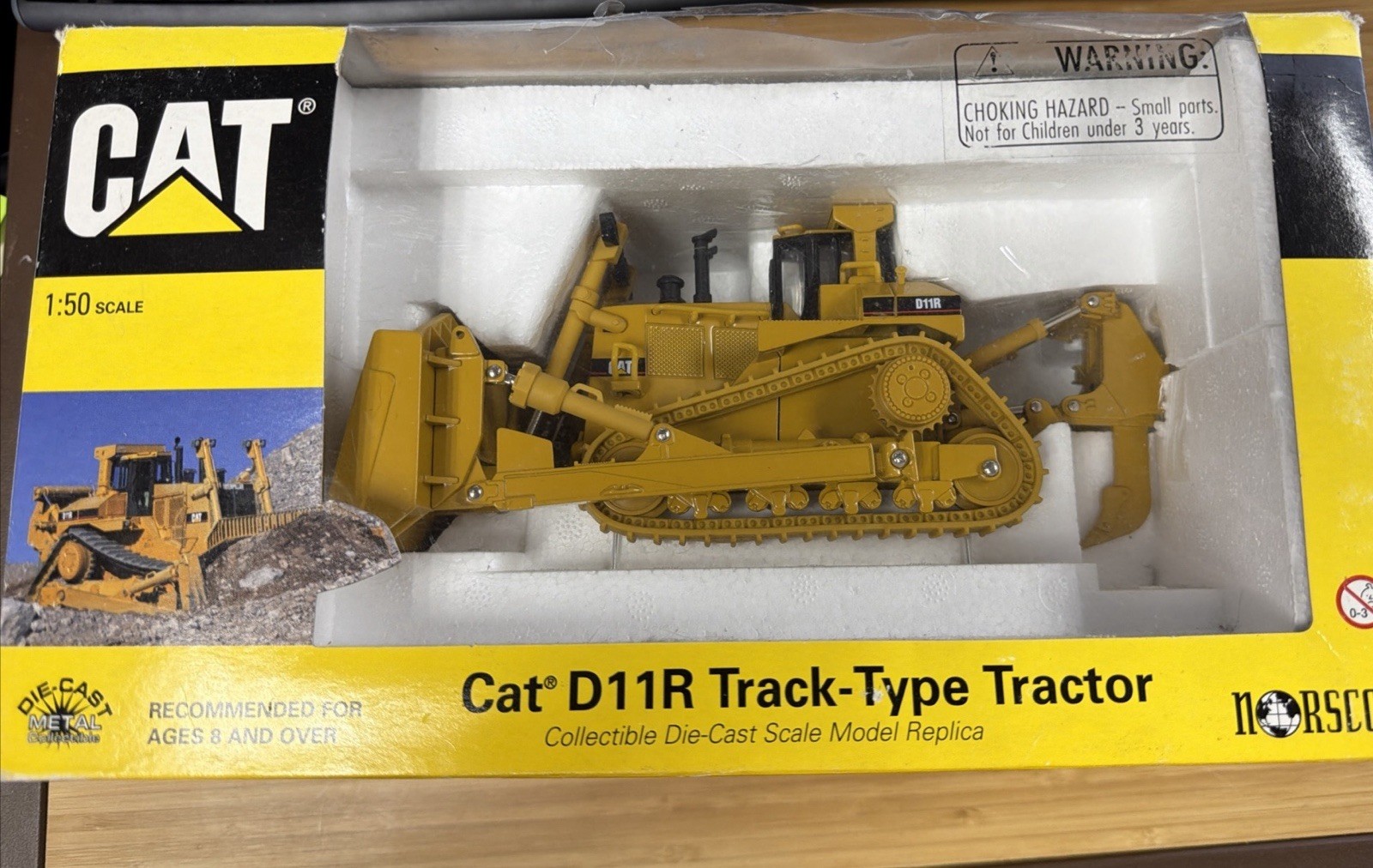 NIB Vintage 1999 Die Cast Cat 1:50 D11R Track Type Tractor