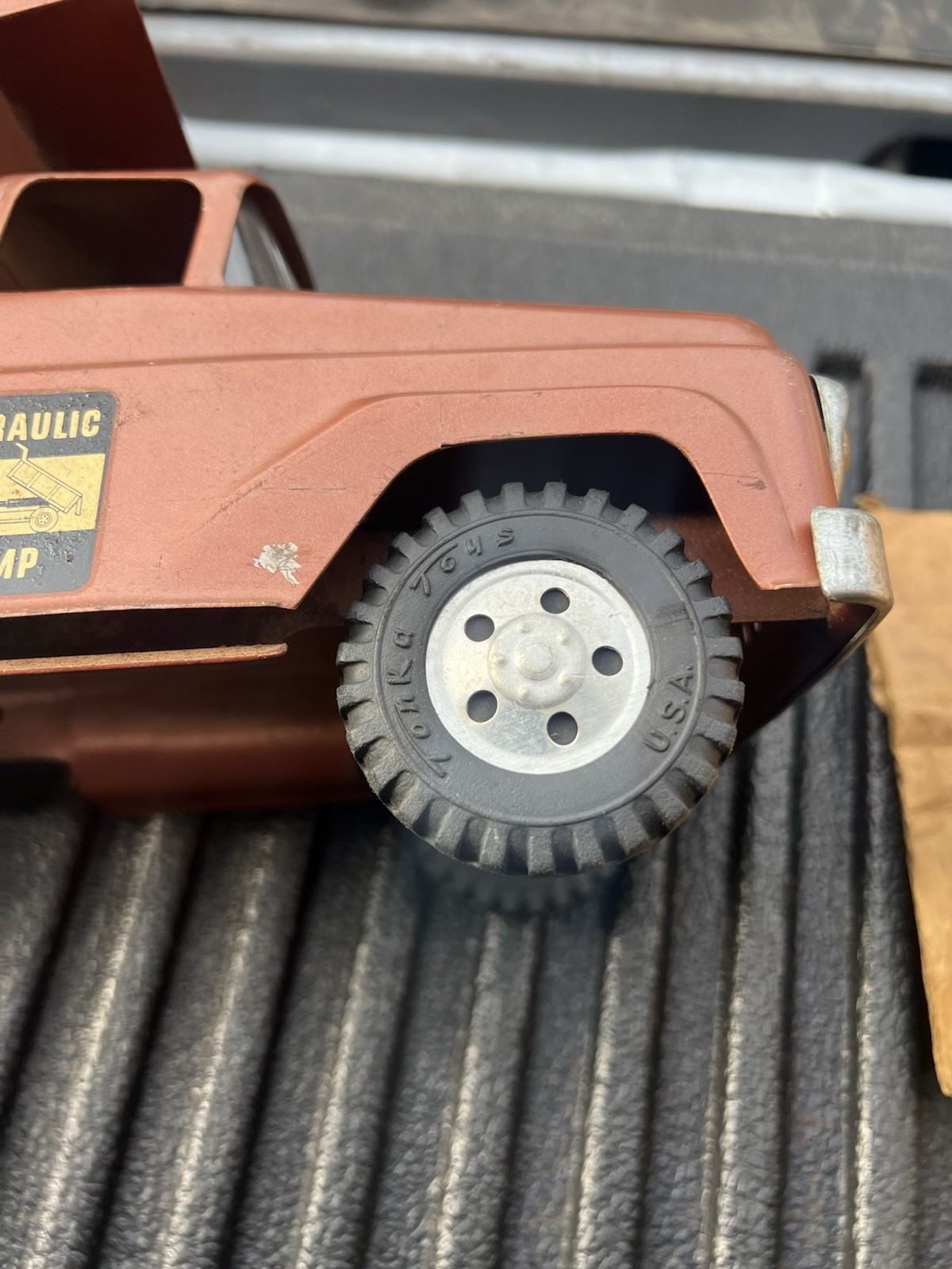 Vintage 1958 Tonka hydraulic dump Truck #20 original condition w play wear & box