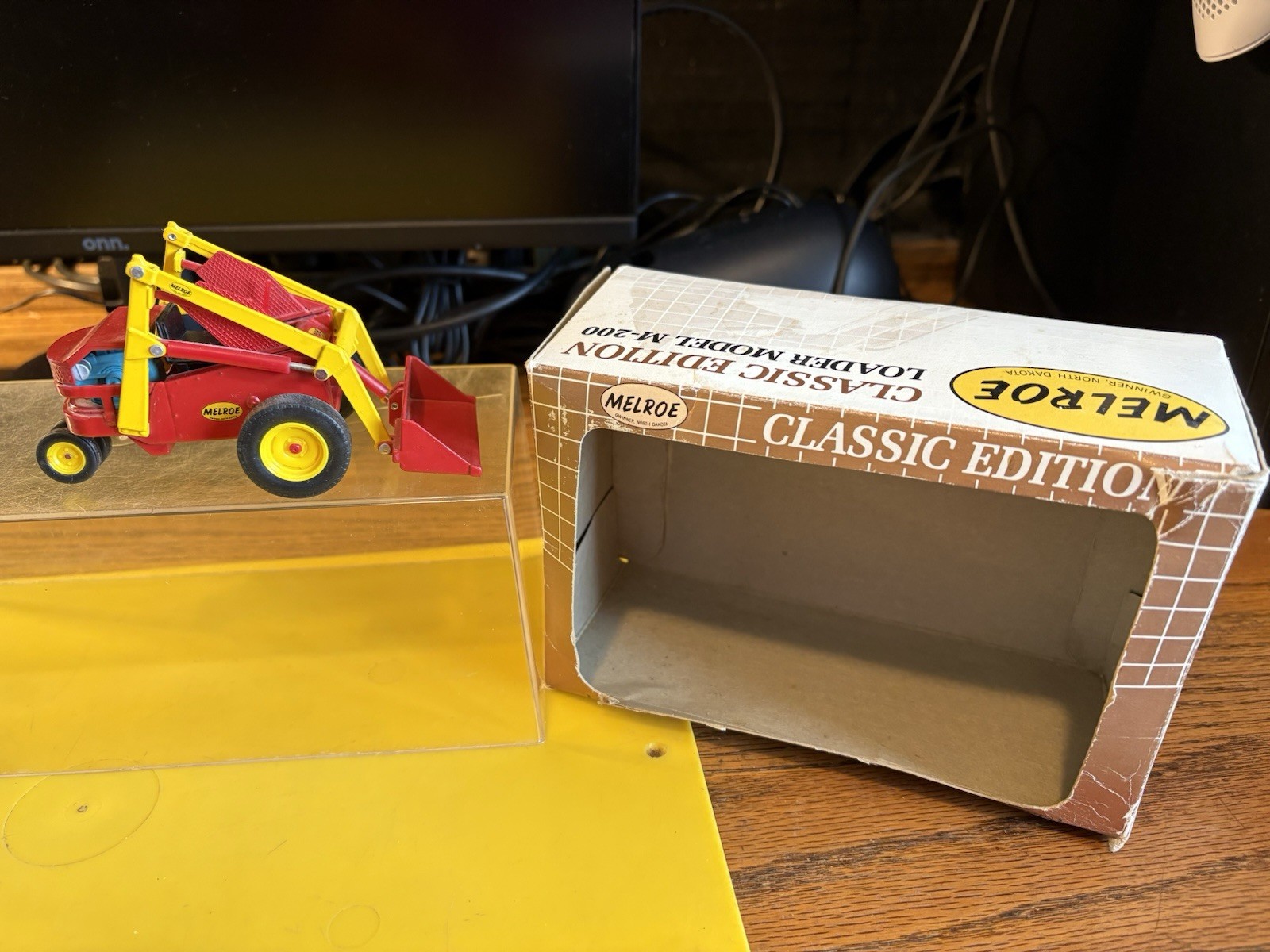 Melroe Bobcat M-200 Loader – Clover 1:25 Scale Diecast Model NIB RARE HTF