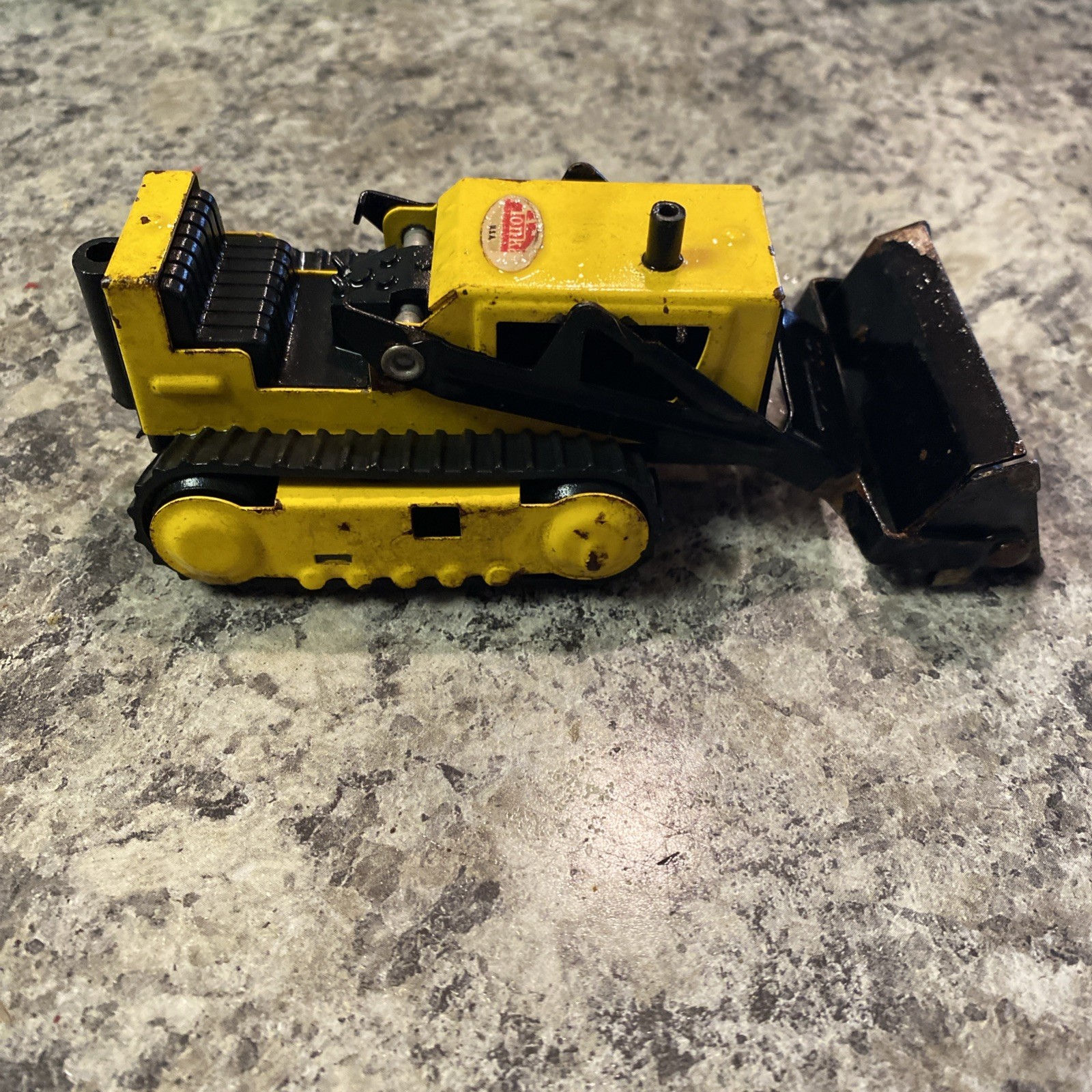 Vintage 1970’s Yellow Metal Tonka Bulldozer Front End Loader Toy Lifts Up