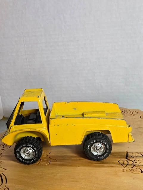 Vintage 1975 Gabriel Metal Toy Pick-up Truck is a classic piece of American-made