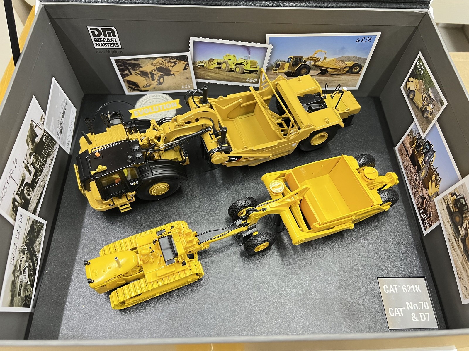 DM 1:50 CAT 621K NO.70&D7 Caterpillar Wheel Forklift Set Alloy Model 85563
