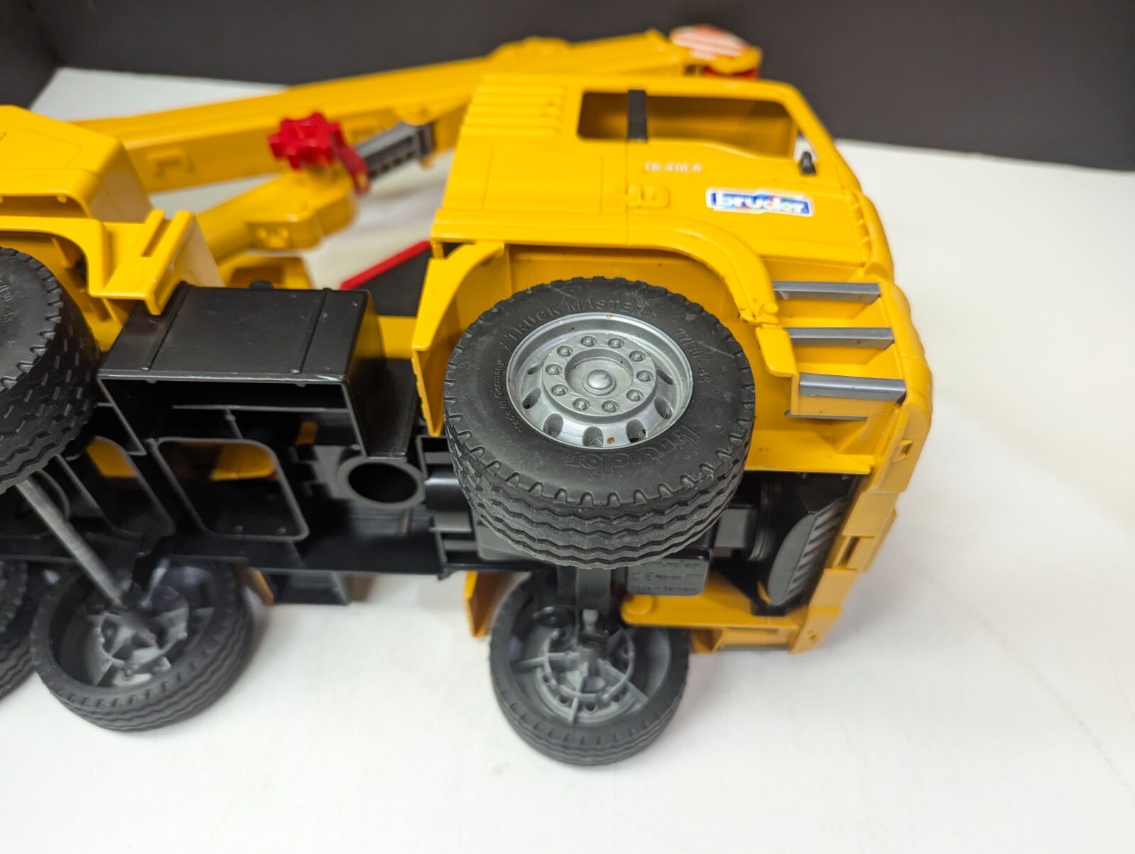 1/16 Scale Plastic BRUDER MAN YELLOW TELE-CRANE TC 4500 TGA-41.440n READ