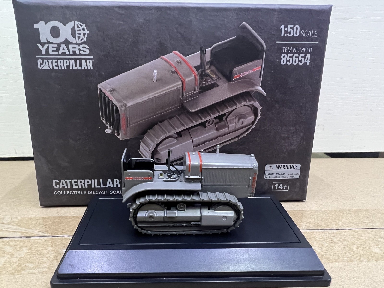 DM 1:50 CAT TWENTY Tractor Alloy Engineering Vehicle Model 85654