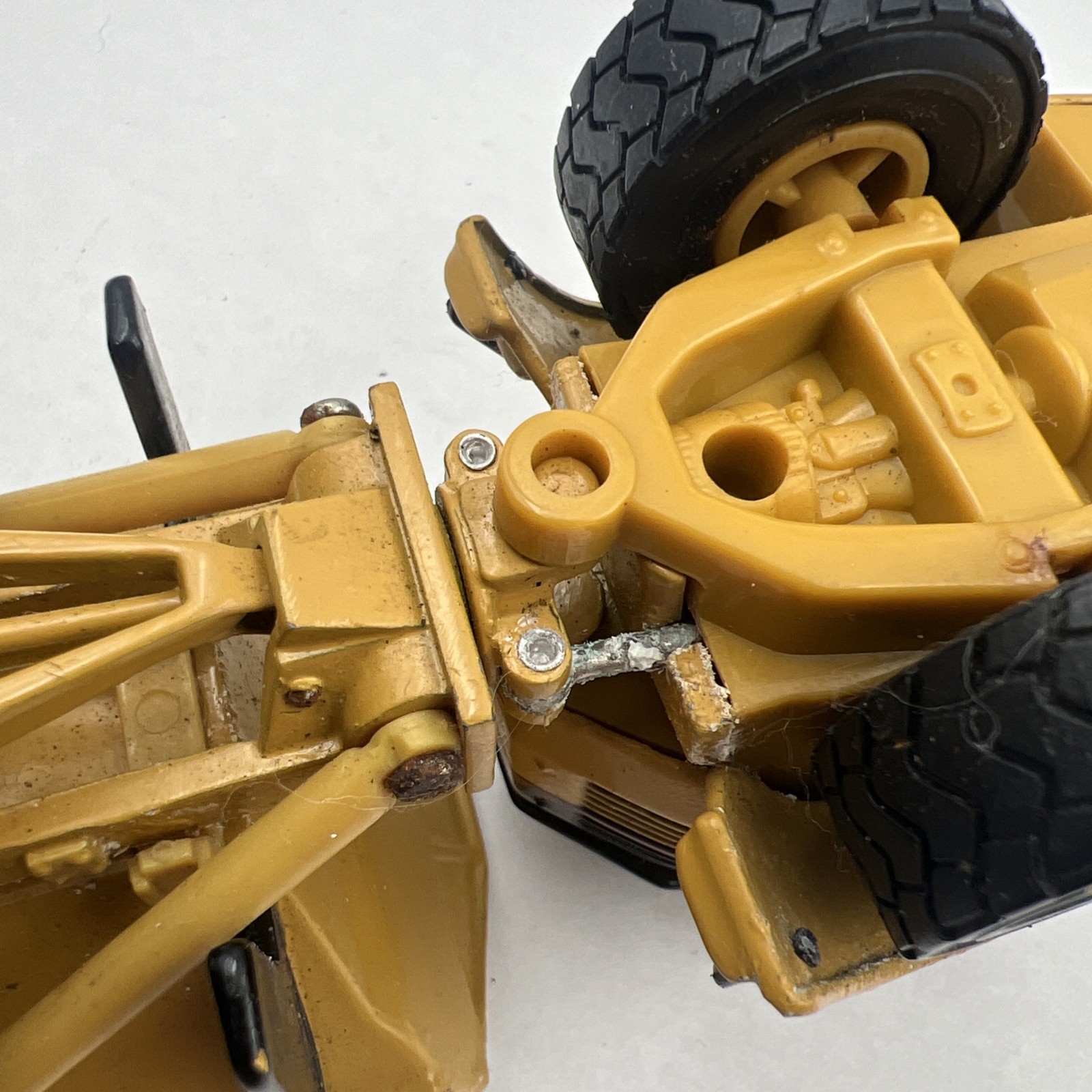 CAT 725 Articulated Dump Truck – Norscot Diecast