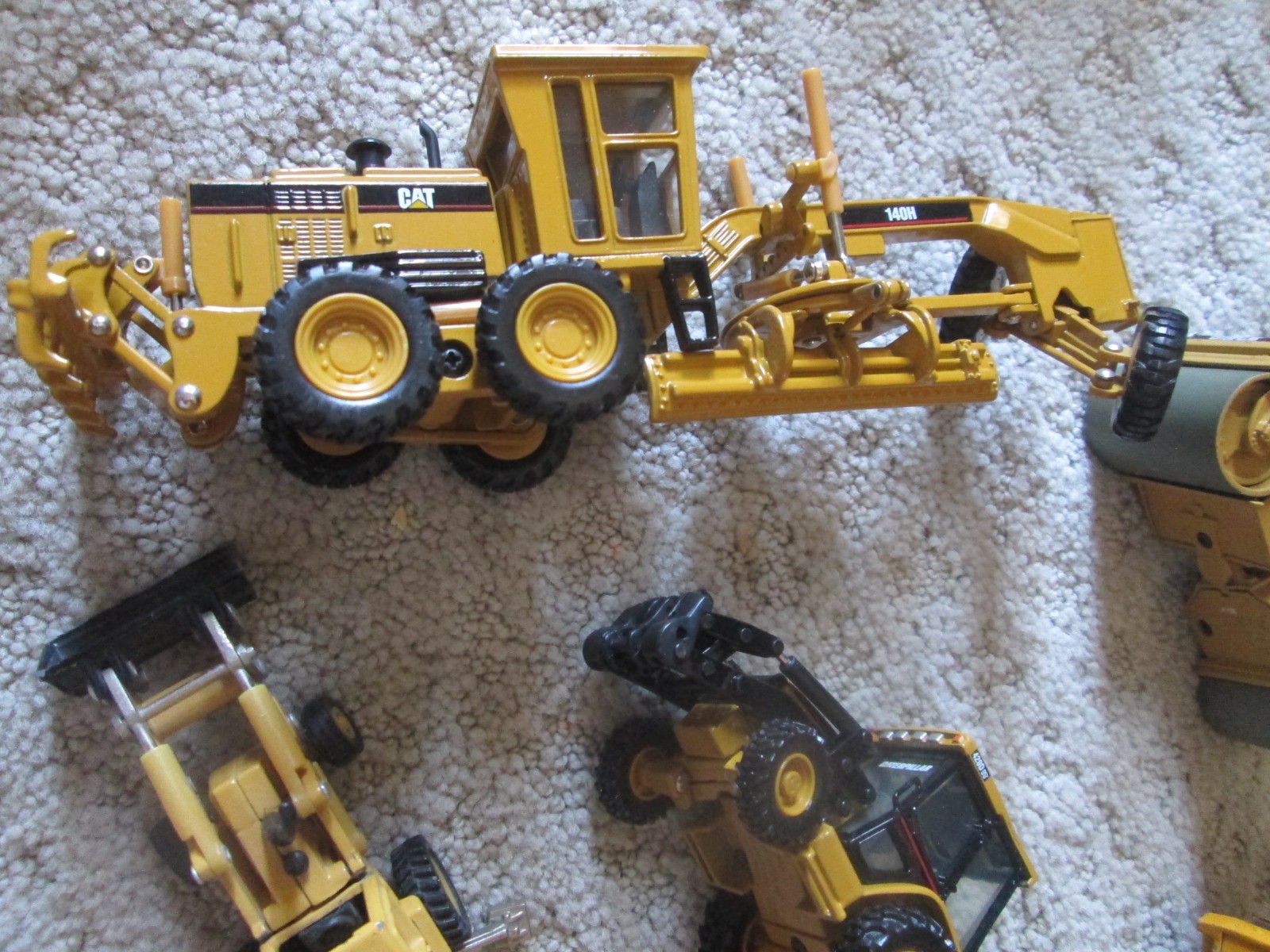 7 pc 1/64 Norscot / CAT Ford Construction Set 12G Grader, D6R, 611 Scraper