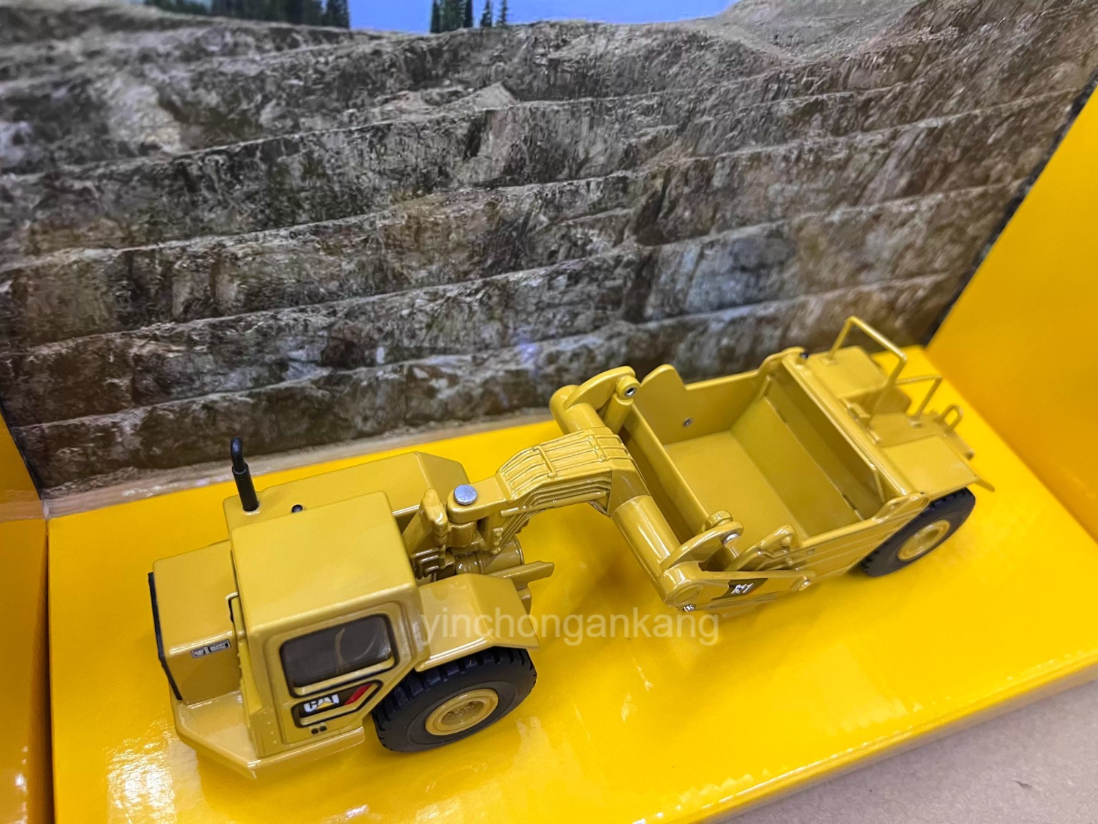 Diecast Masters 85695 – Caterpillar CAT 611 Wheel Tractor Scraper 1:64