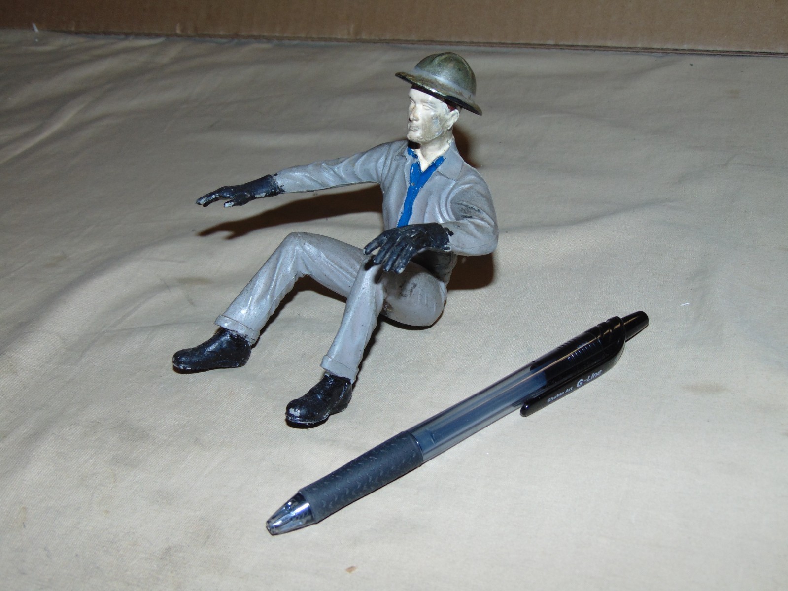 MARX BULLDOZER FIGURE WITH HELMET FOR ORANGE GIANT BULLDOZER