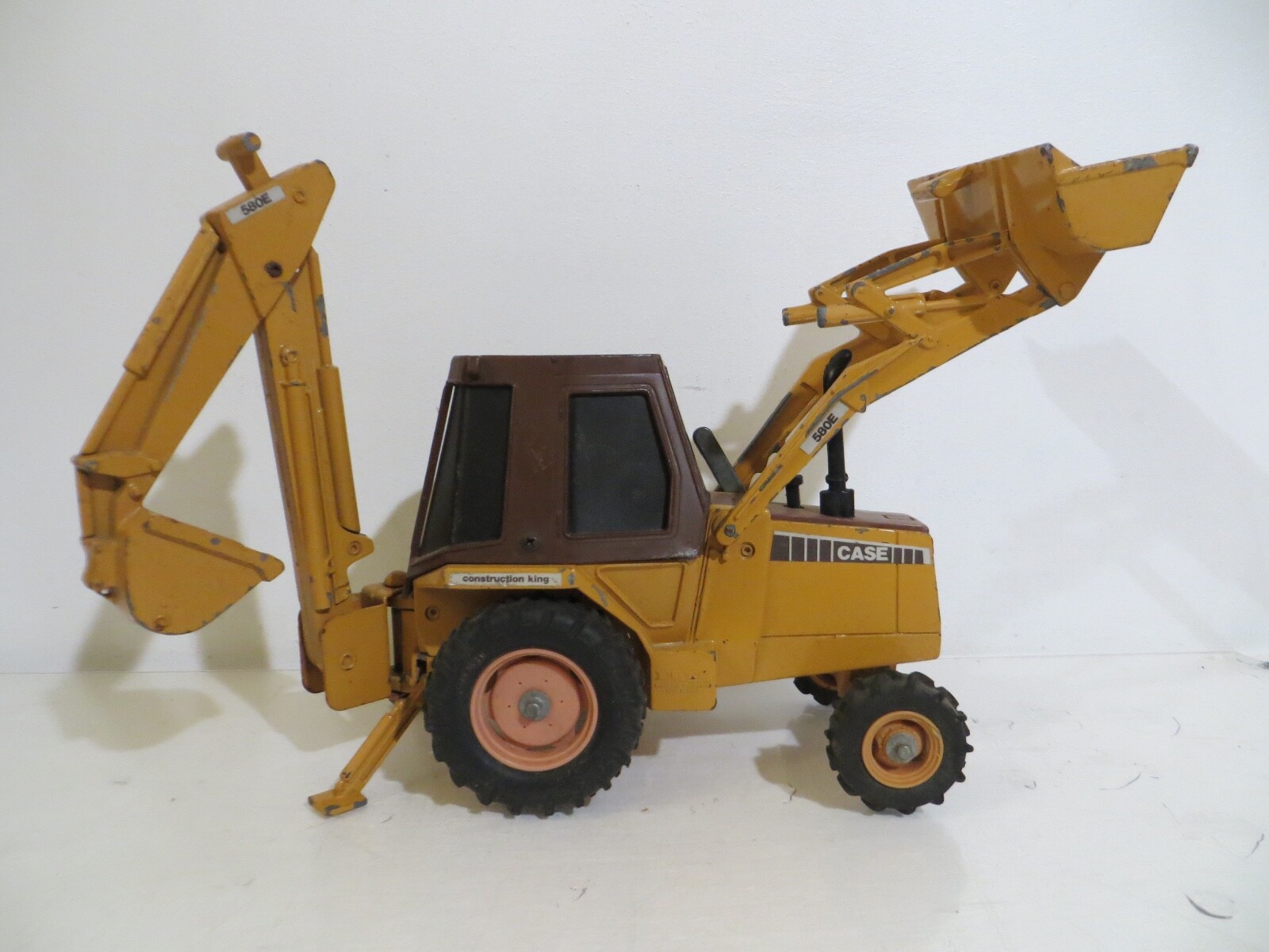 Vintage ERTL CASE 580 E 1:16 Scale Construction Loader Backhoe