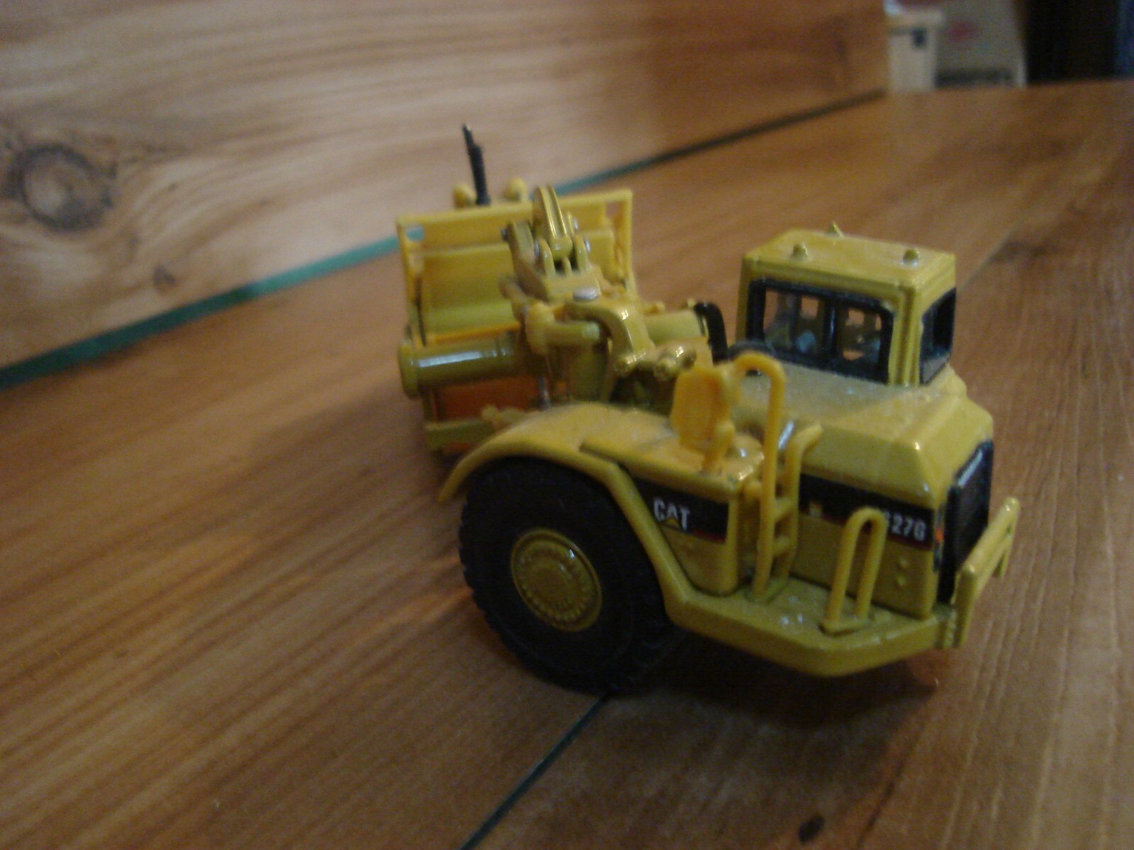 Norscot HO Scale Cat 627G Auger Scraper With Auger/ Cat D5M LGP Track