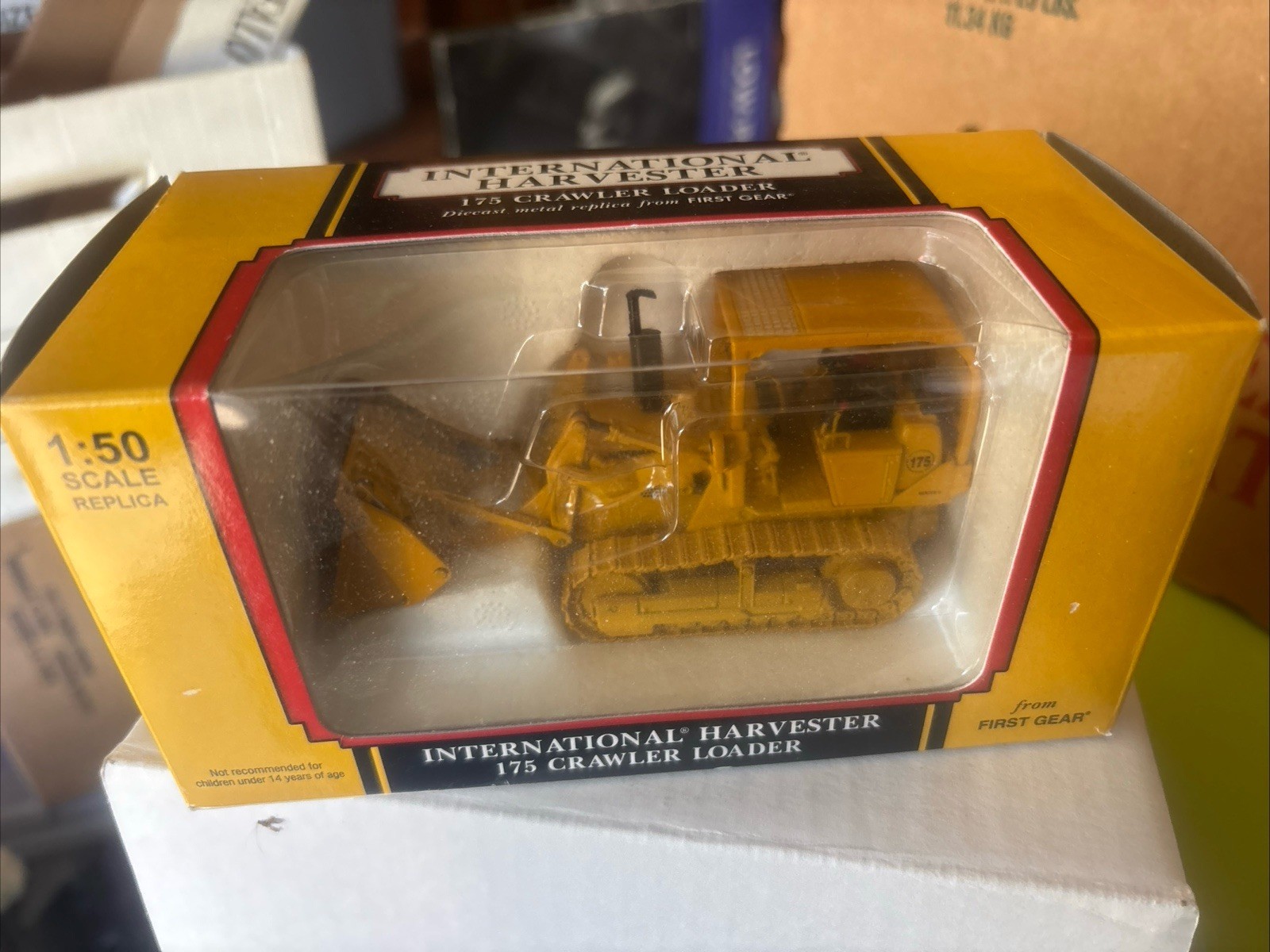 1:50 International Harvester 175 Crawler Loader 50-3058 First Gear