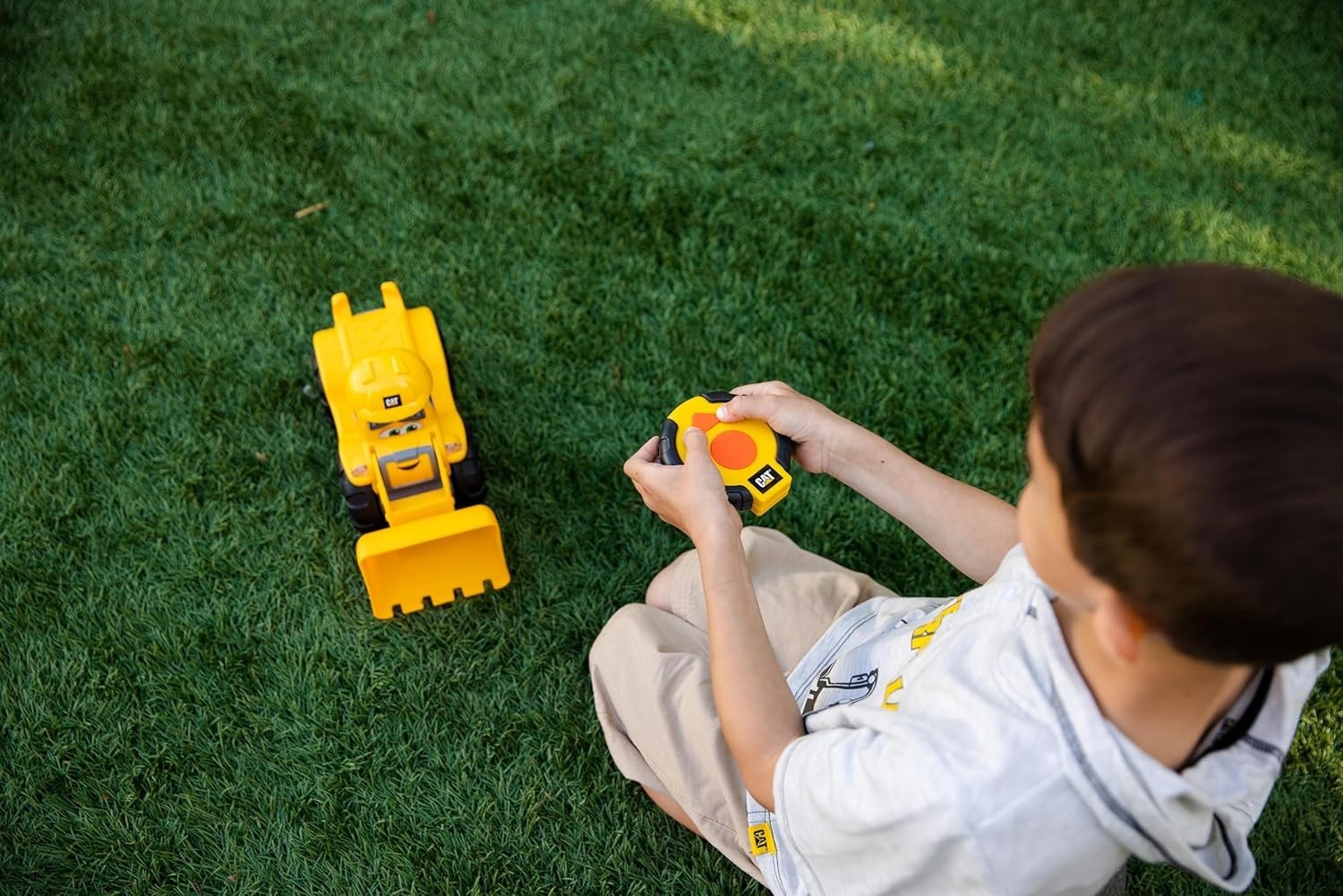 Engaging 10.5″ CAT RC Loader Truck with Simple Remote Control & Imaginative Play