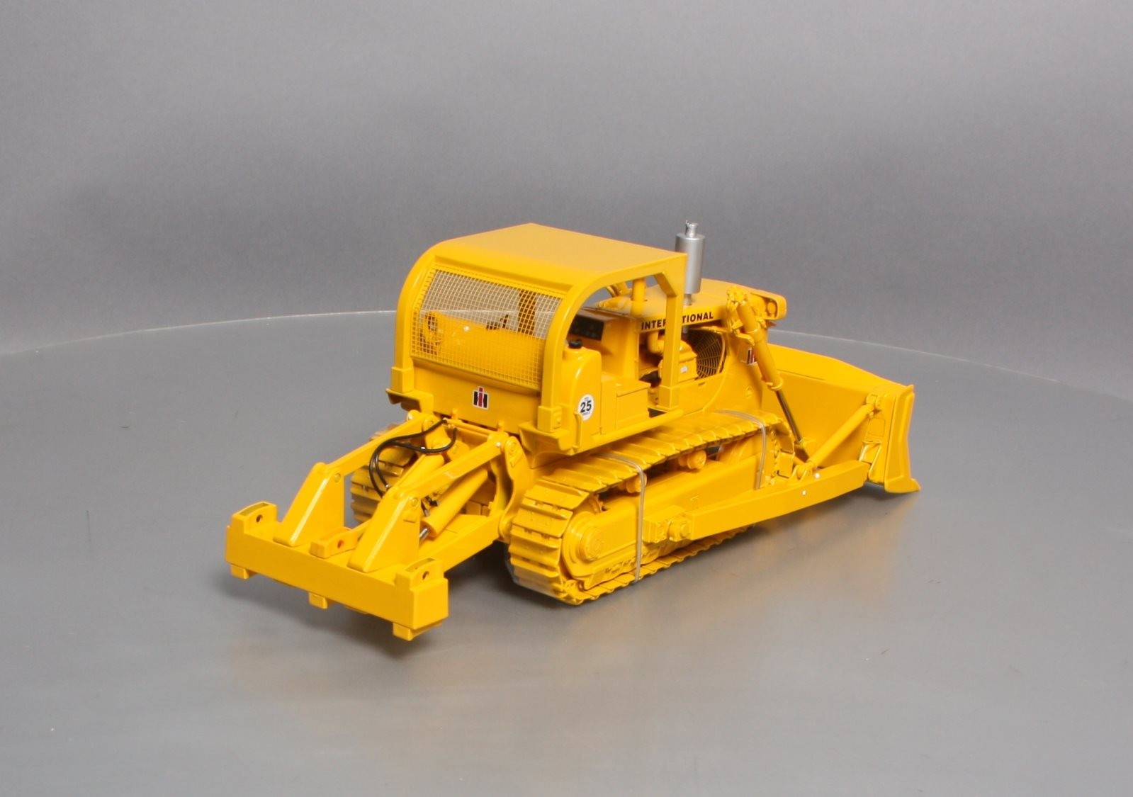First Gear 79-0156 1:25 DieCast Construction Pioneer International TD-25 Crawler