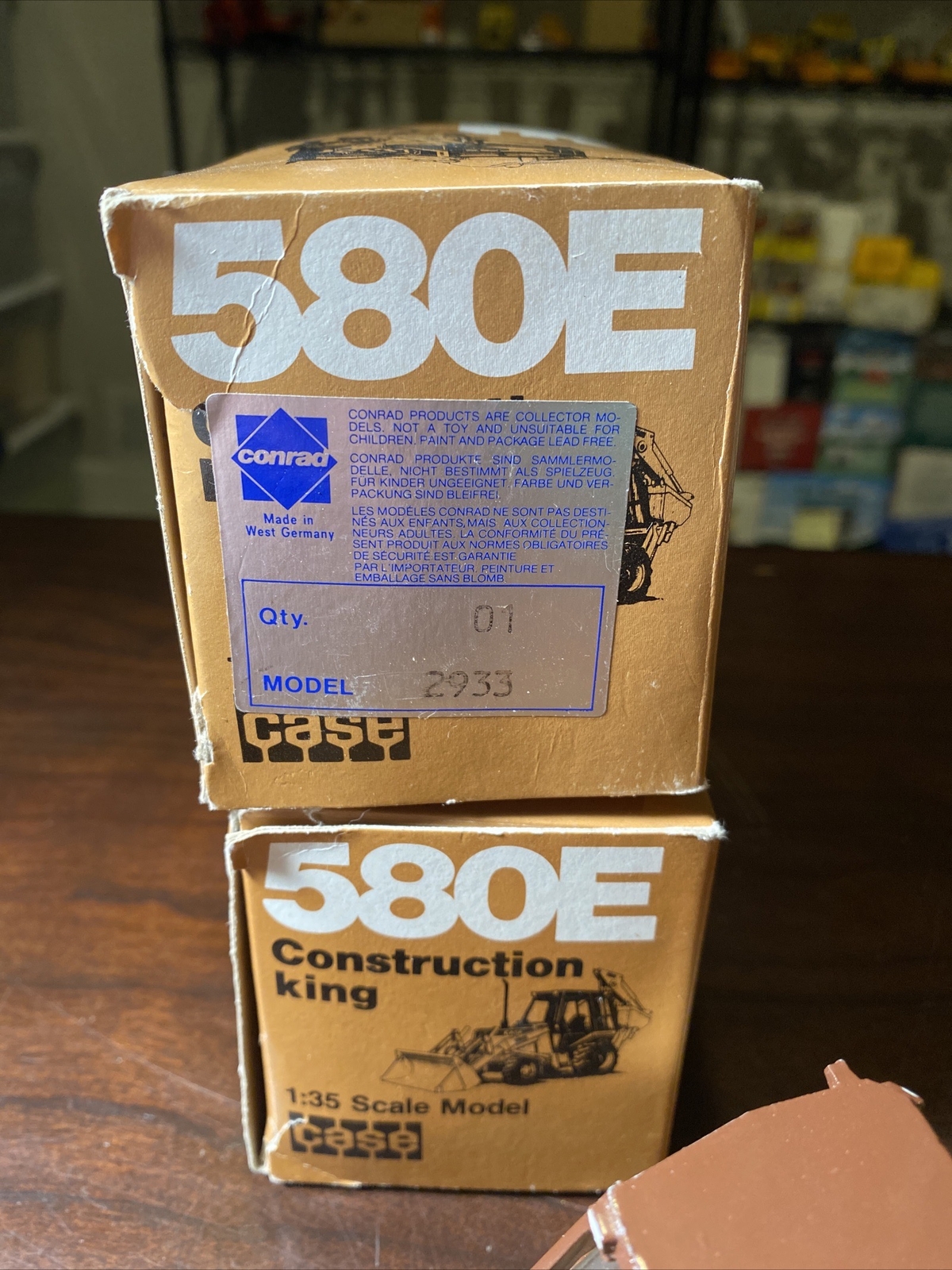 Conrad 1:35 Model 2933 Case 580E Construction King QTY 2 ( Model 1 is Offer $50)