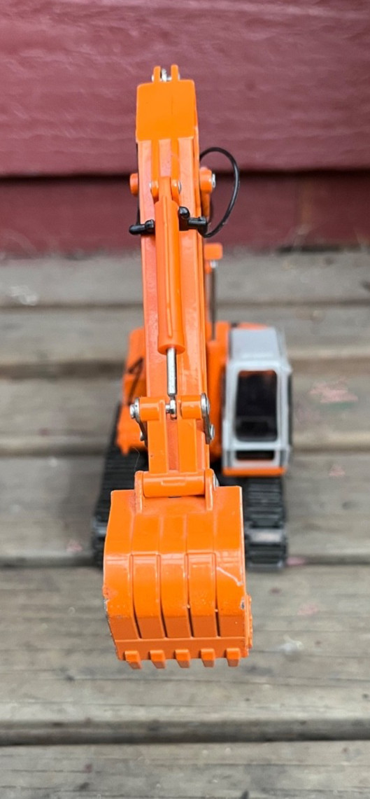 HITACHI die-cast model Excavator EX200, scale 1:40. In EUC. No box.