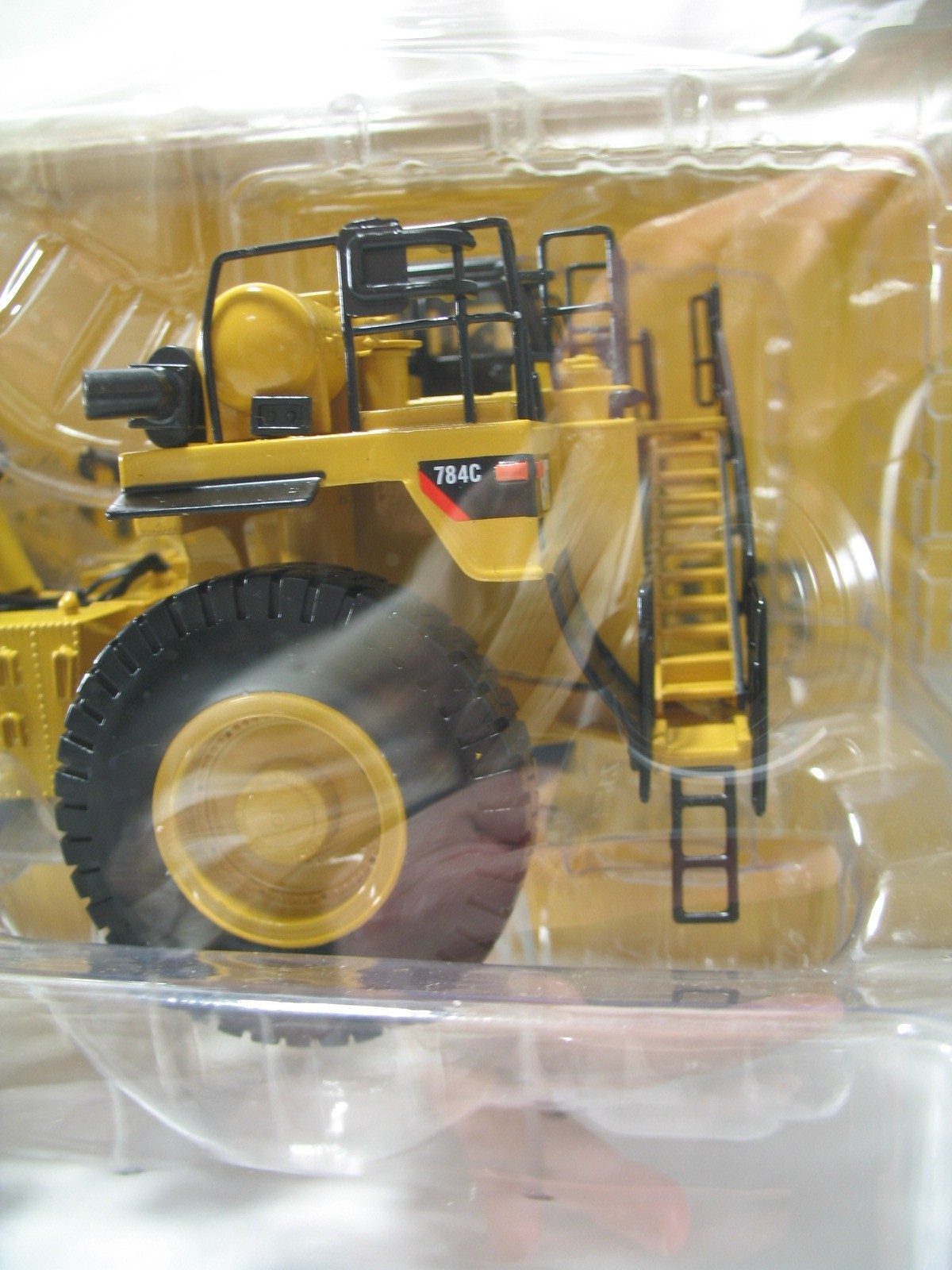 Norscot 1:50 Model 55220:CAT 784C Tractor w/ Towhaul Classic Lowboy Trailer, MIB