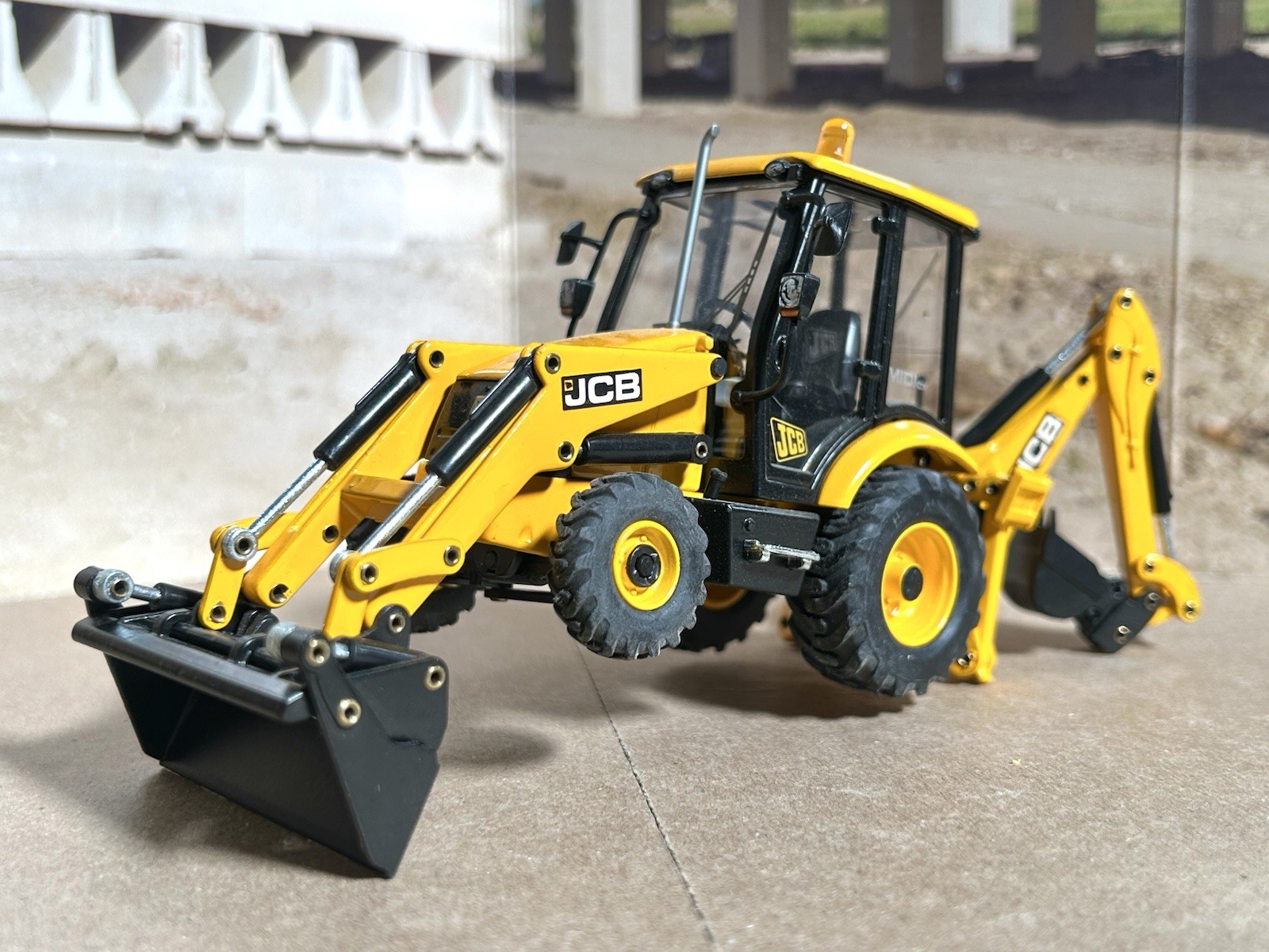 Joal 1/35 Scale JCB Midi CX Centermount Tractor Loader Backhoe (v/g with box!)