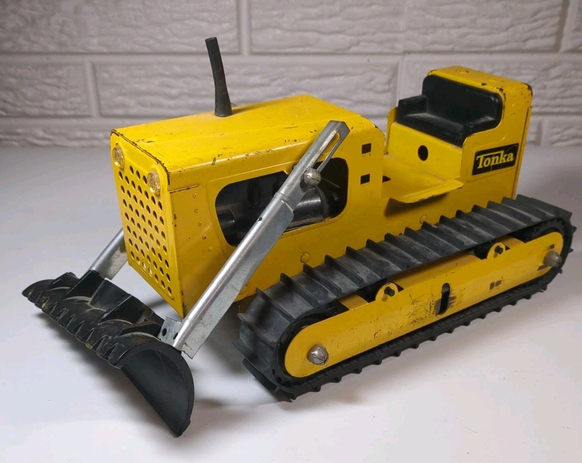 Vintage 1960s Mighty Tonka Dozer 3906 Mound Minn Pressed Steel Bulldozer Toy
