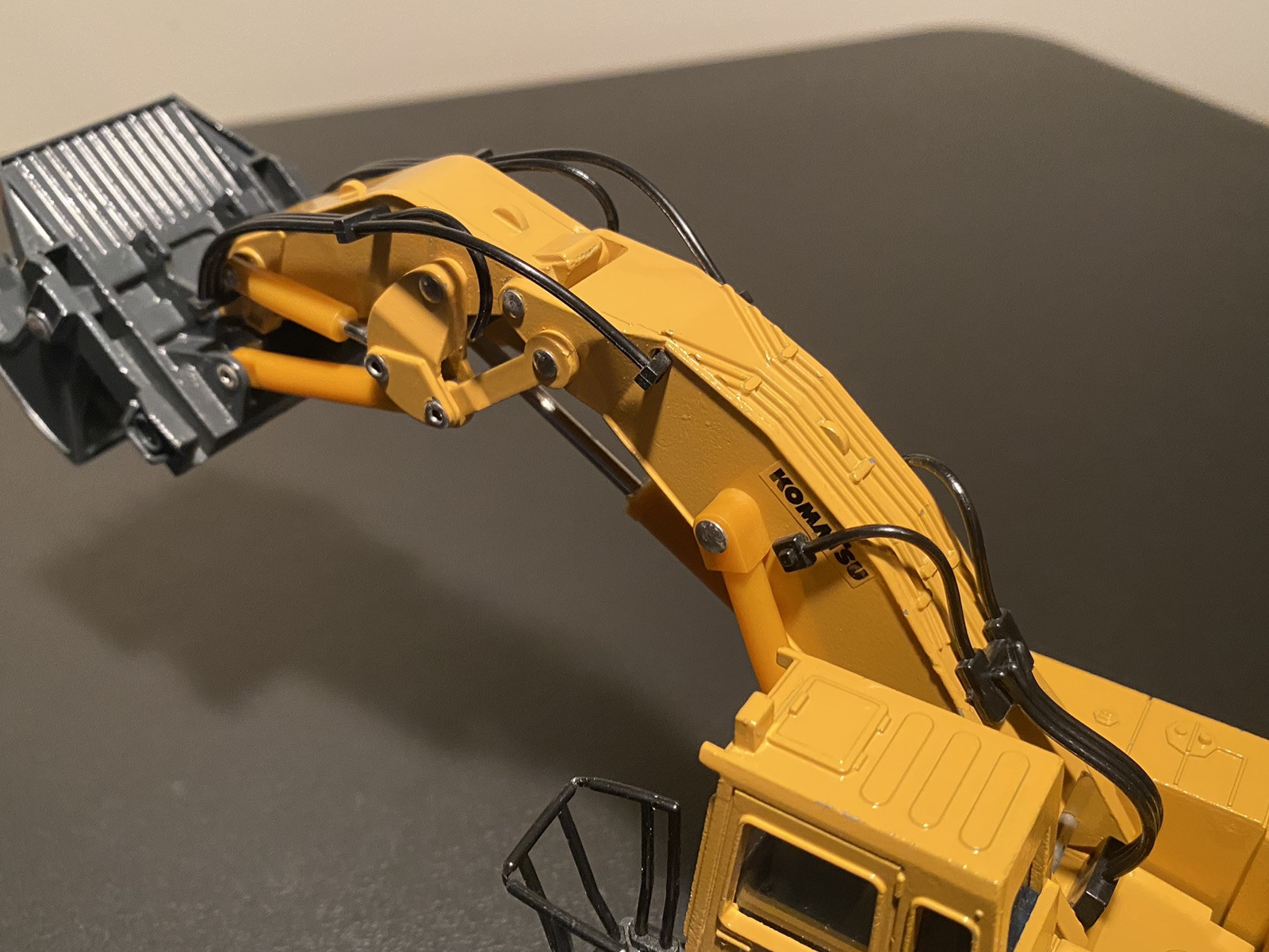 Shinsei 1:50 diecast #614 Komatsu PC650 Hydraulic Excavator Loading Shovel MINT!