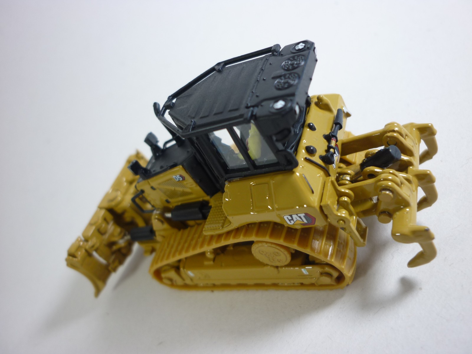 Diecast Masters 1:87 Caterpillar D5 Bulldozer Finished Model