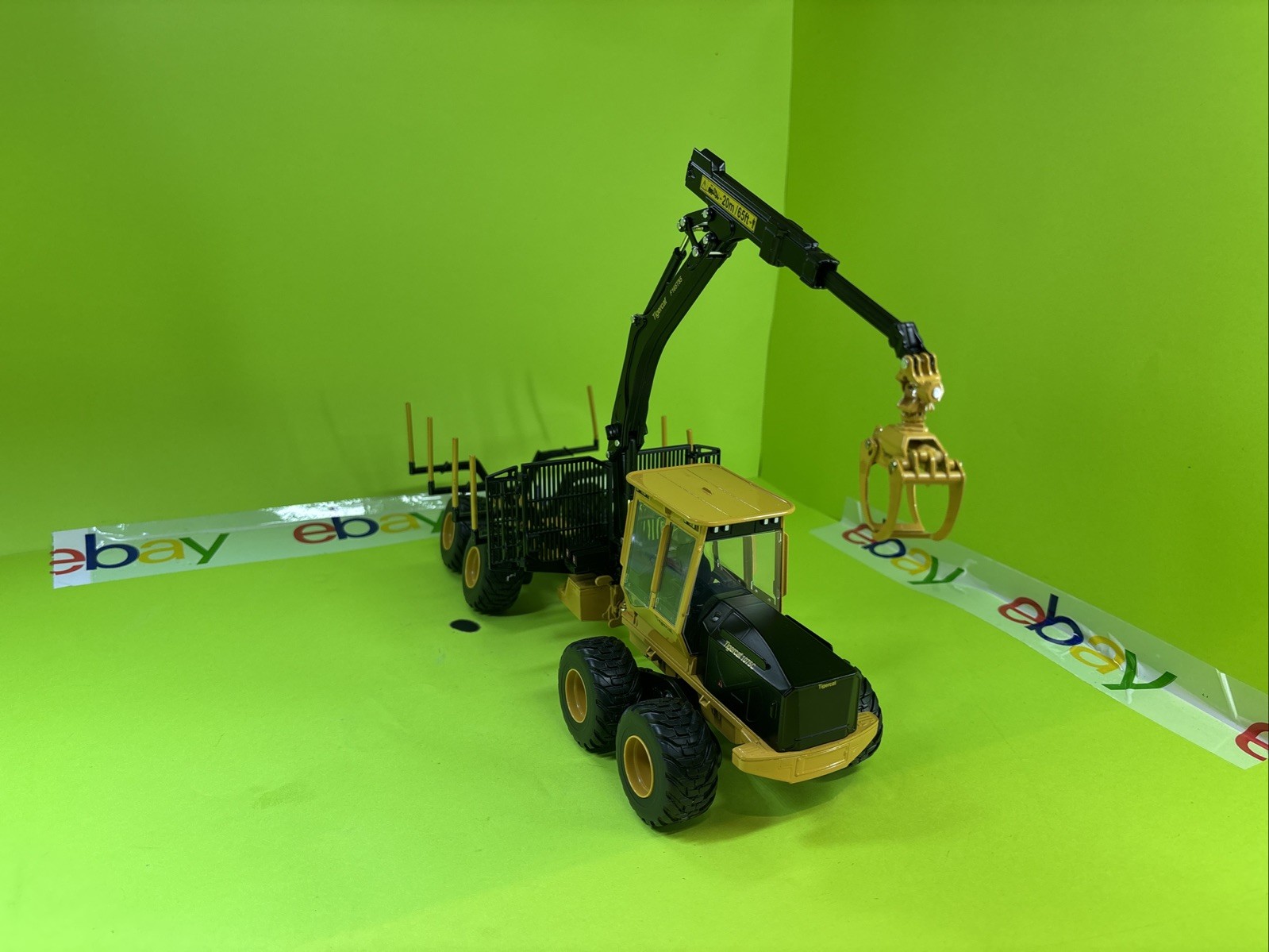 1/32 Tigercat 1075C Articulating Truck W/Tigercat F165T85 Articulating Loader