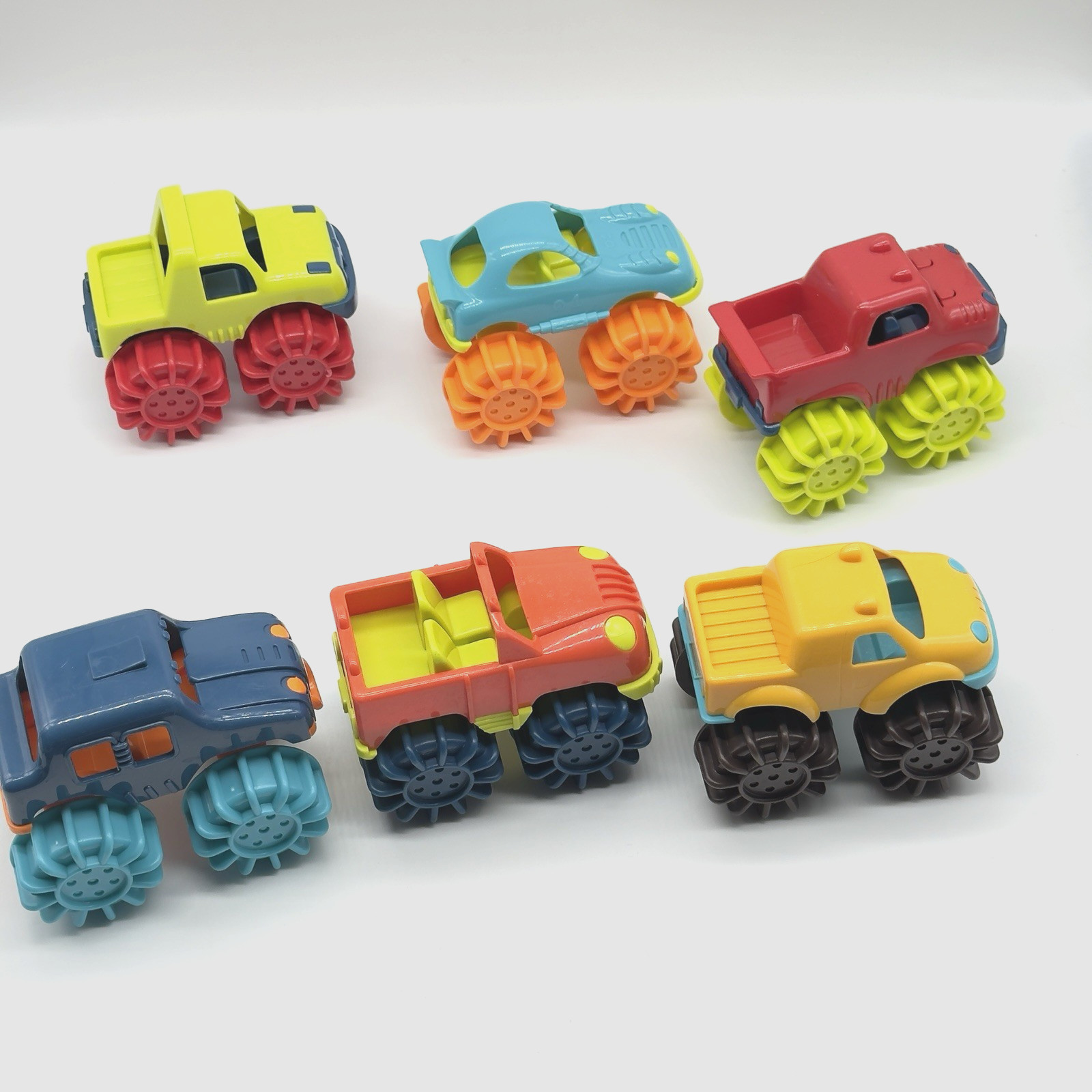 B. toys by Battat 4″ Toy Cars – Water & Sand Vehicles, Beach Playset for Kids 6