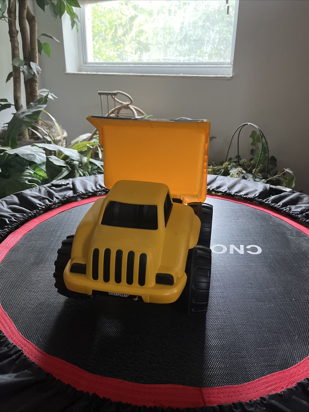 CAT Toy Plastic Dump Truck, Ages 2+, Funrise, Construction Fleet FREE SHIPPING
