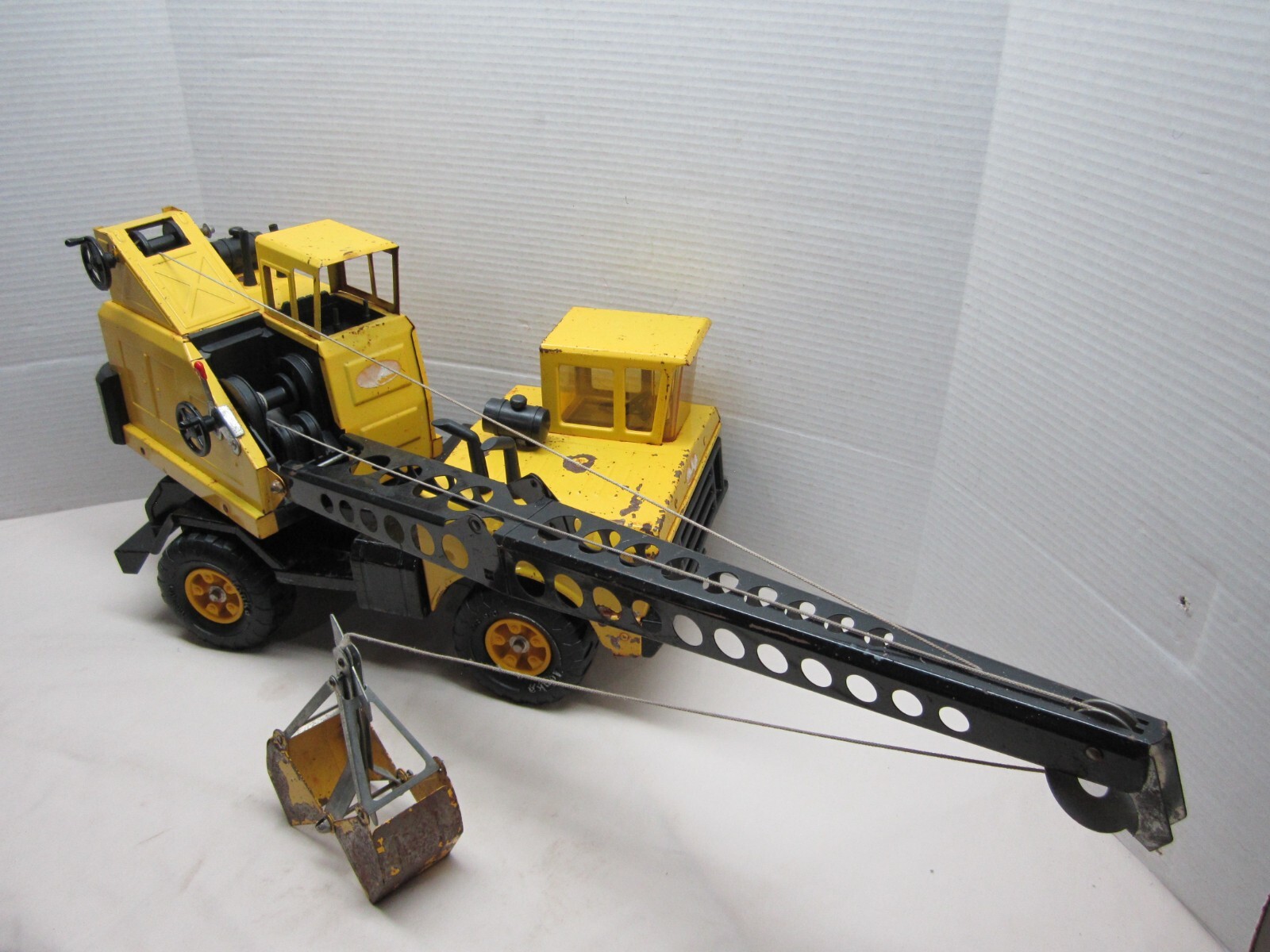 Vintage 1970’s Tonka Mighty Mobile Crane MR970 Metal Steel Truck with Clam